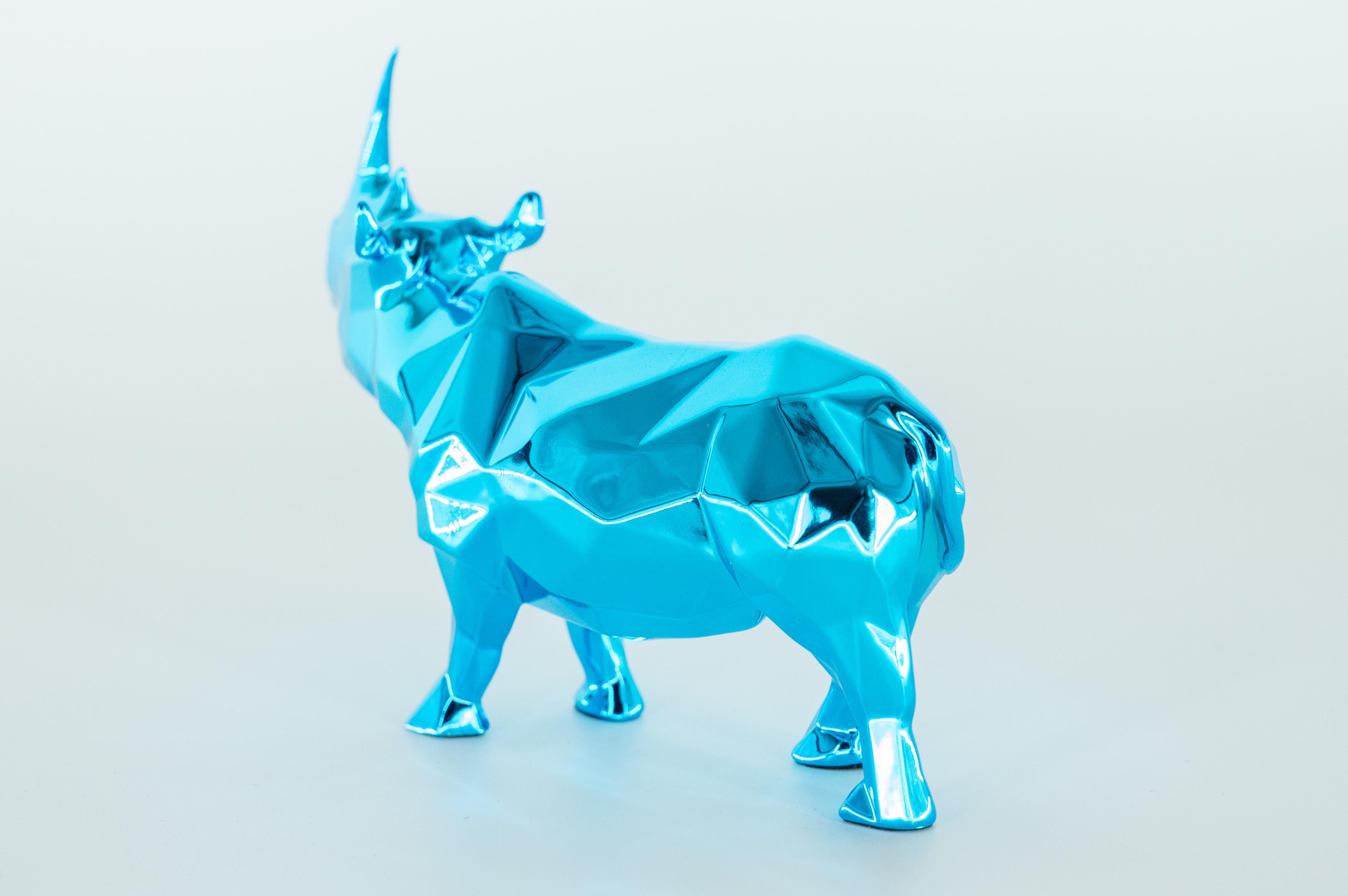 Rhino Spirit (Azur Edition) - Skulptur in Originalverpackung mit Künstlermantel im Angebot 4