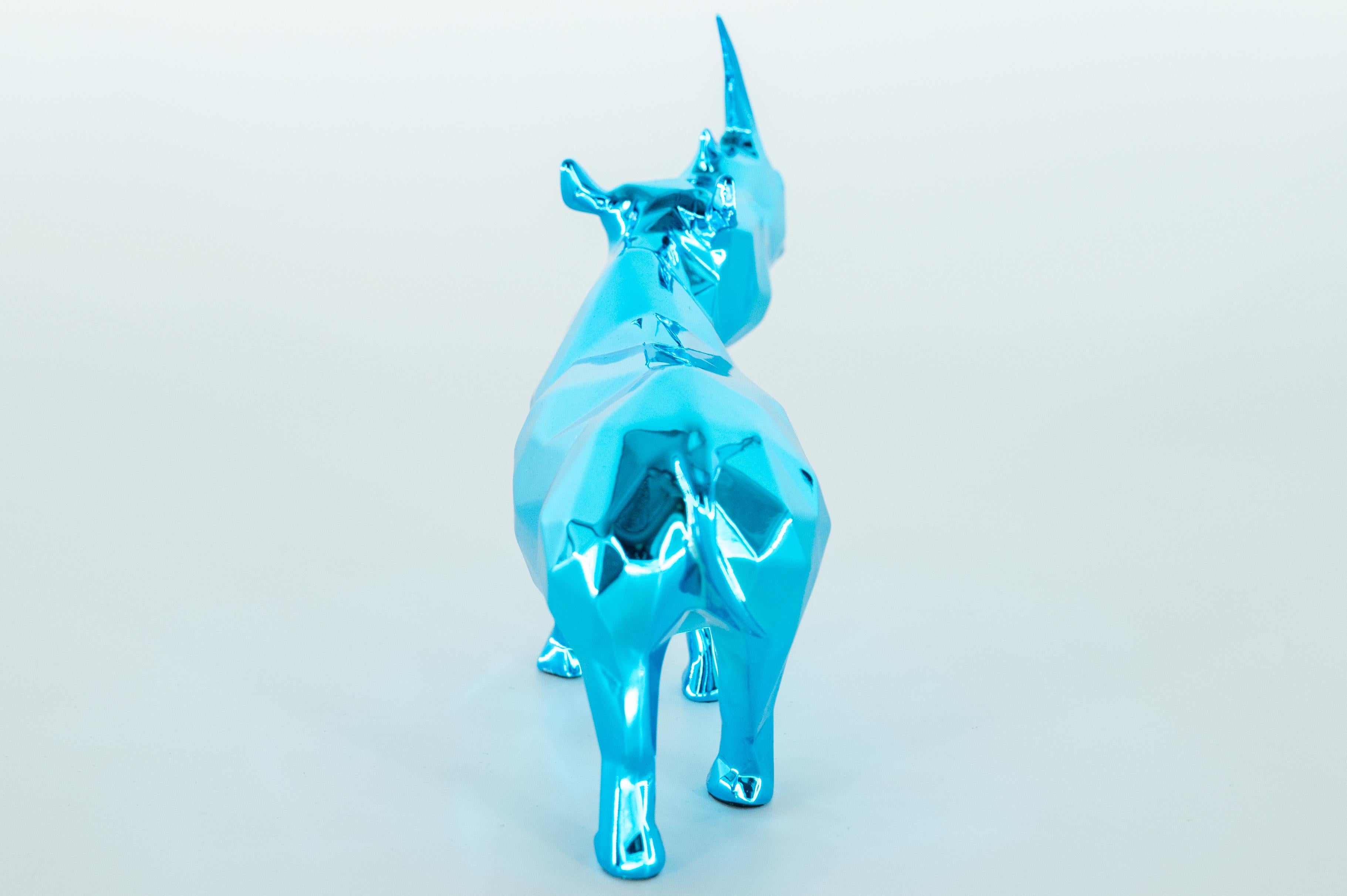 Rhino Spirit (Azur Edition) - Skulptur in Originalverpackung mit Künstlermantel im Angebot 5