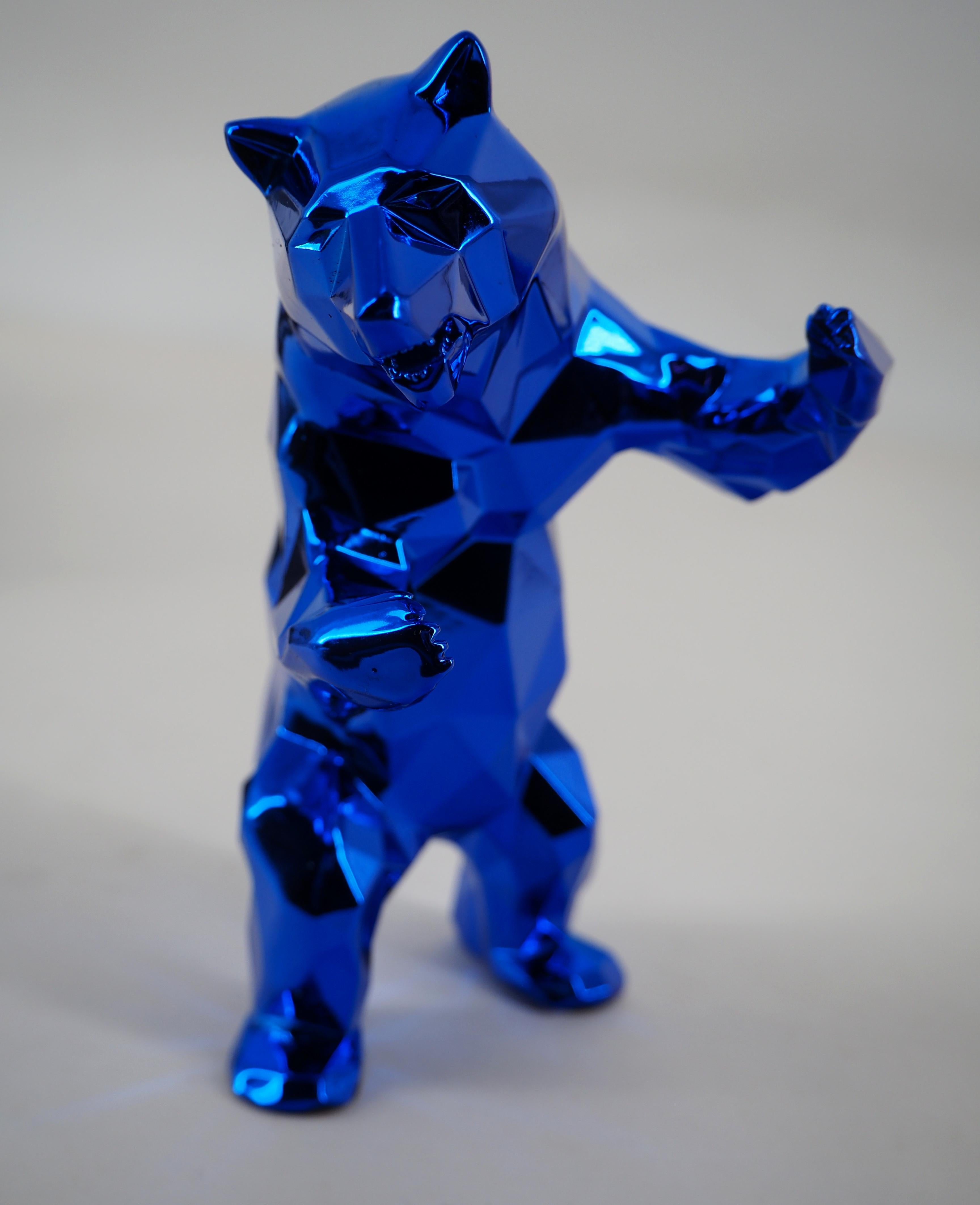 Ours debout (bleu) - Sculpture - Gris Figurative Sculpture par Richard Orlinski