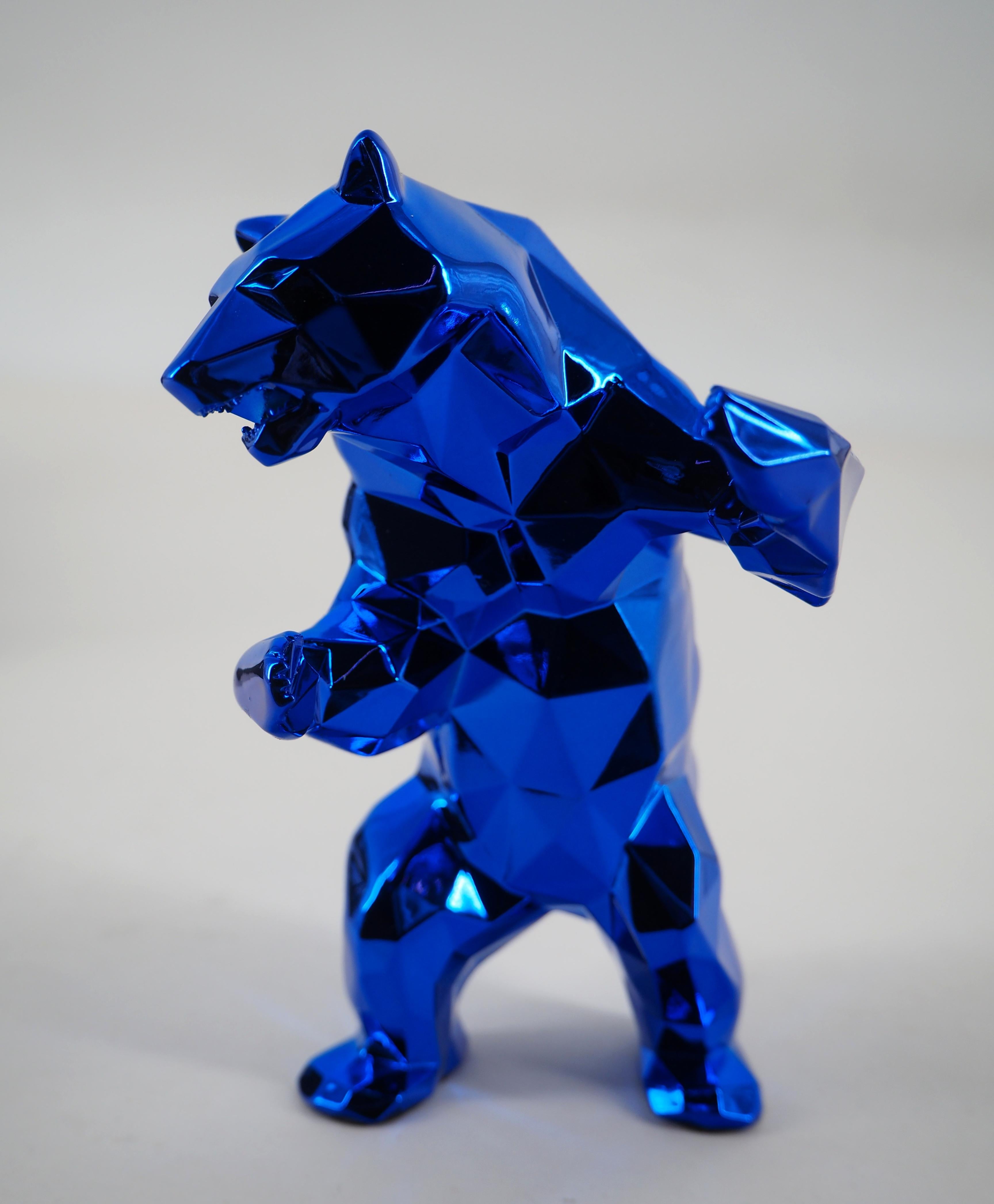 Figurative Sculpture Richard Orlinski - Bear Standing Edition (édition bleue) - Sculpture dans sa boîte d'origine avec certificat d'artiste