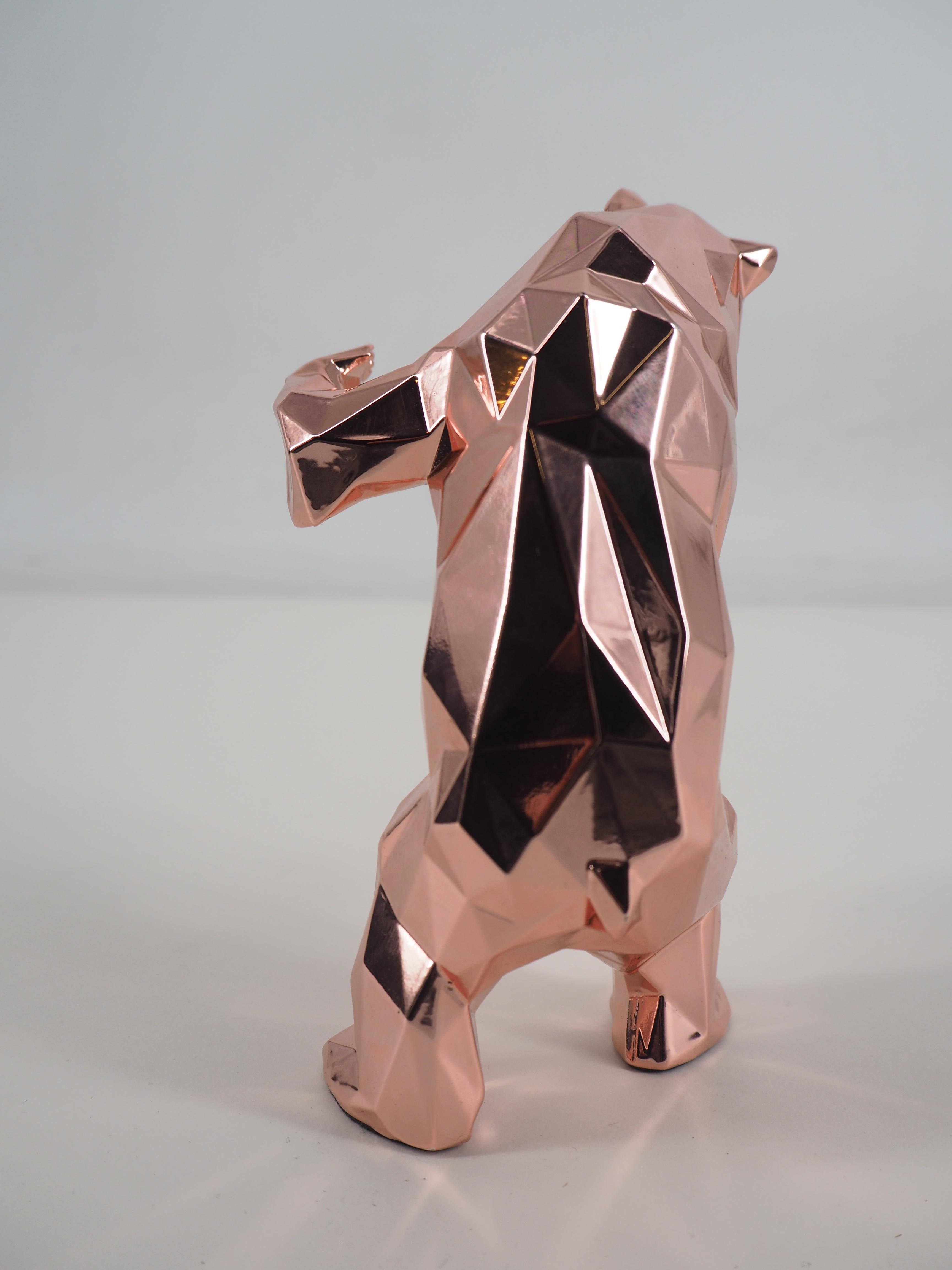 Standender Bär (Goldrosa Auflage) - Skulptur in Originalverpackung mit Künstlermantel (Grau), Figurative Sculpture, von Richard Orlinski