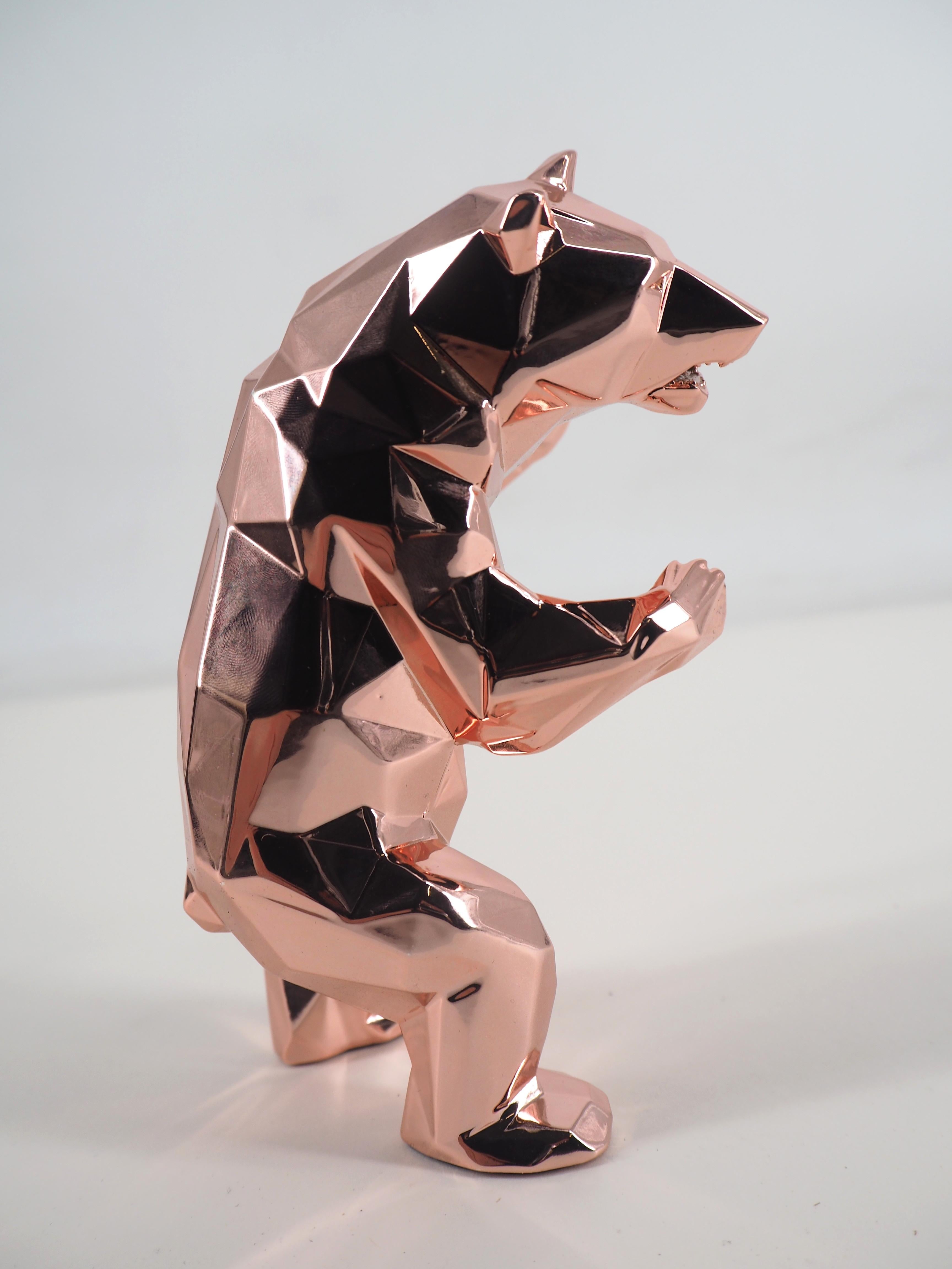 Standender Bär (Goldrosa Auflage) - Skulptur in Originalverpackung mit Künstlermantel im Angebot 1