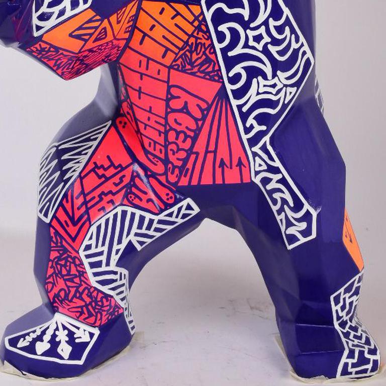 Étiquette ours debout (Ours Debut) - Gris Figurative Sculpture par Richard Orlinski