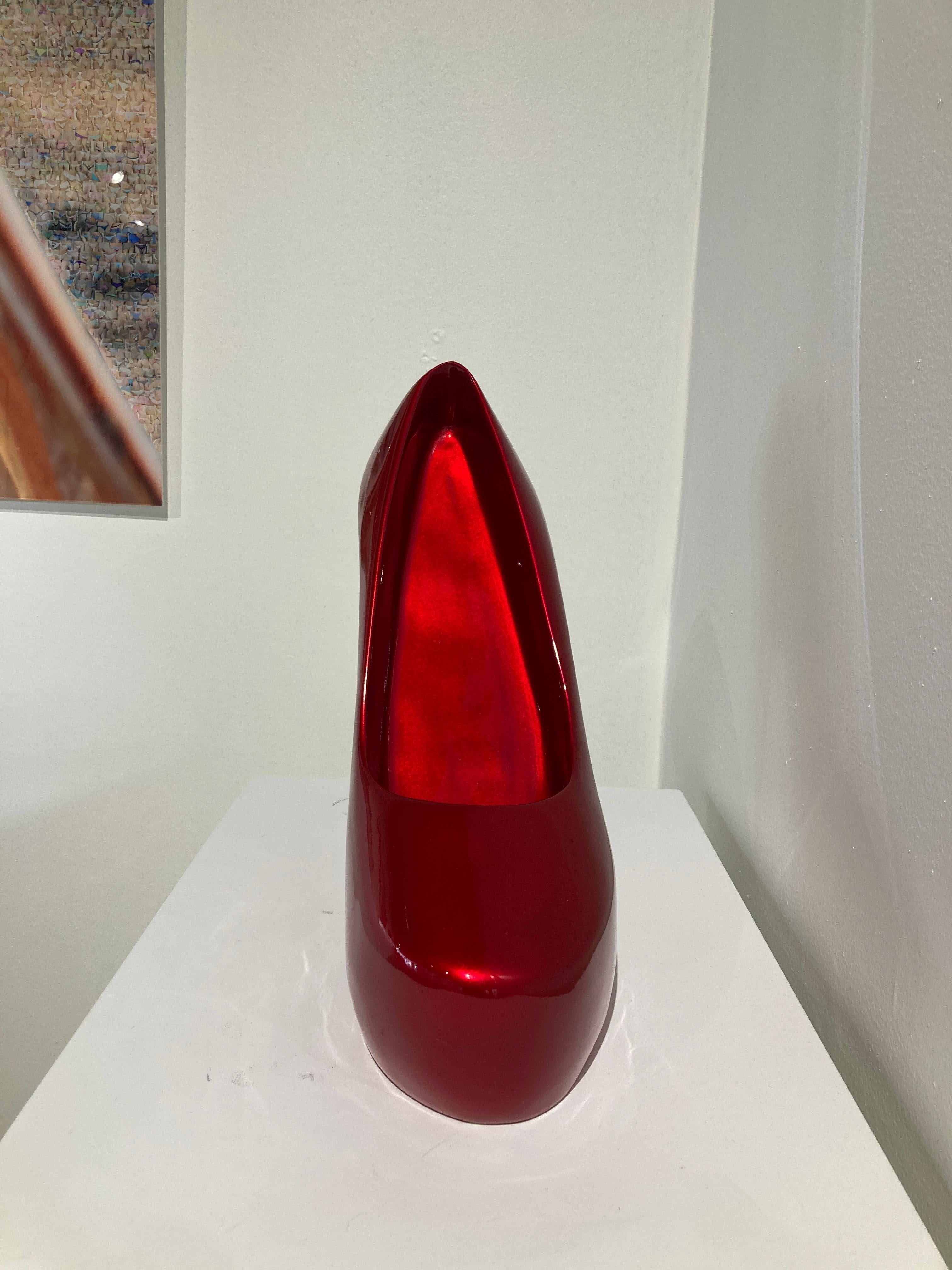 Stiletto-Rotes Harz 7/8, 40 cm – Sculpture von Richard Orlinski