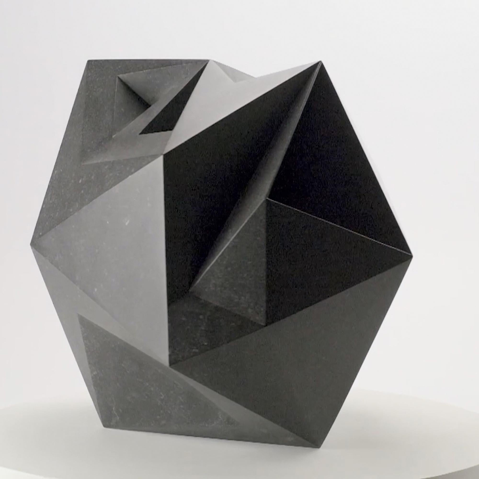 Blackbird By Richard Perry - scultura astratta, pietra calcarea blu irlandese in vendita 6