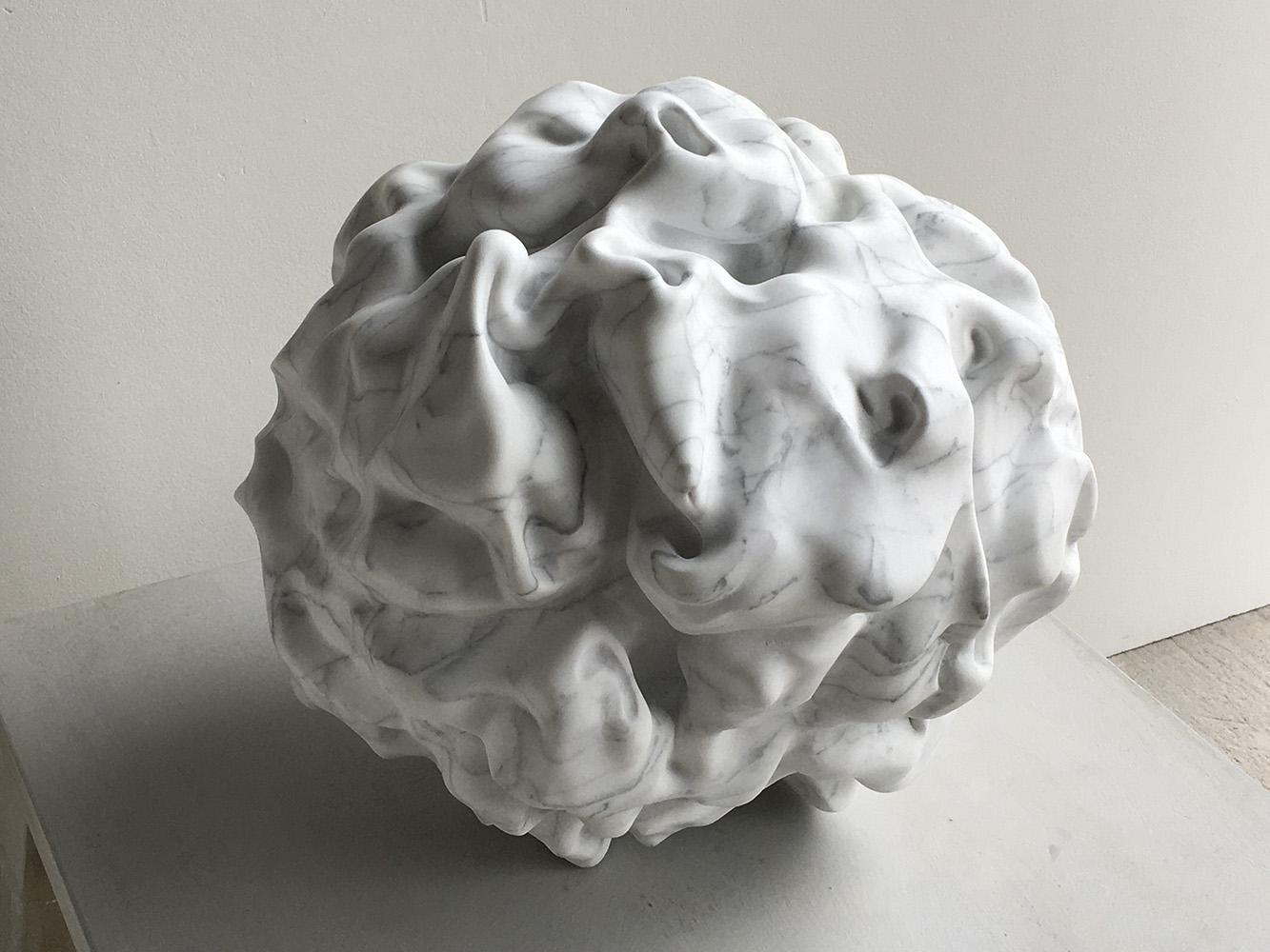Ghost By Richard Perry – Abstrakte Skulptur, organische Formen, Carrara-Marmor  im Angebot 4