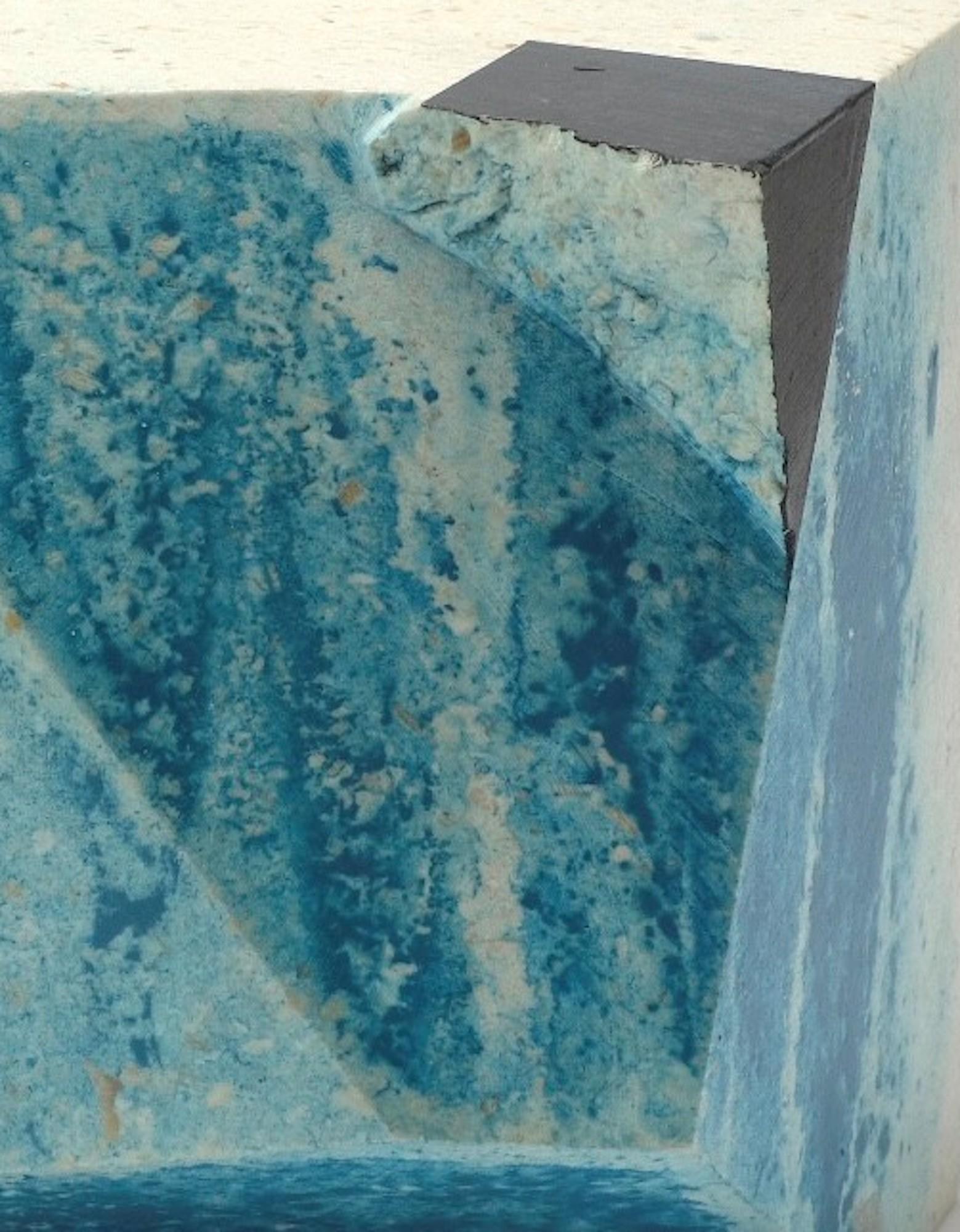 Headland Swell 3 di Richard Perry -Scultura astratta, pietra istriana, colorata in vendita 9