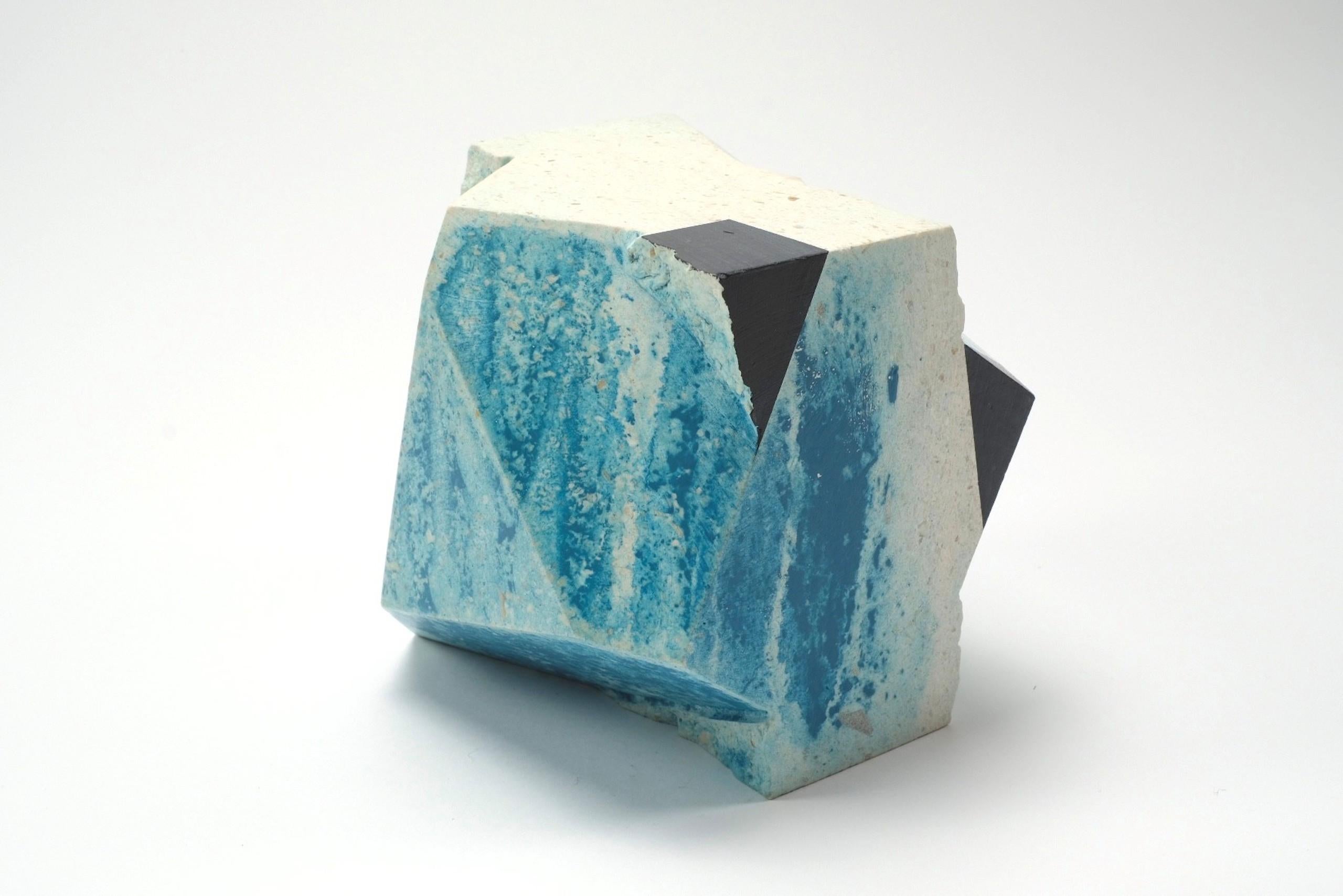 Headland Swell 3 di Richard Perry -Scultura astratta, pietra istriana, colorata in vendita 2
