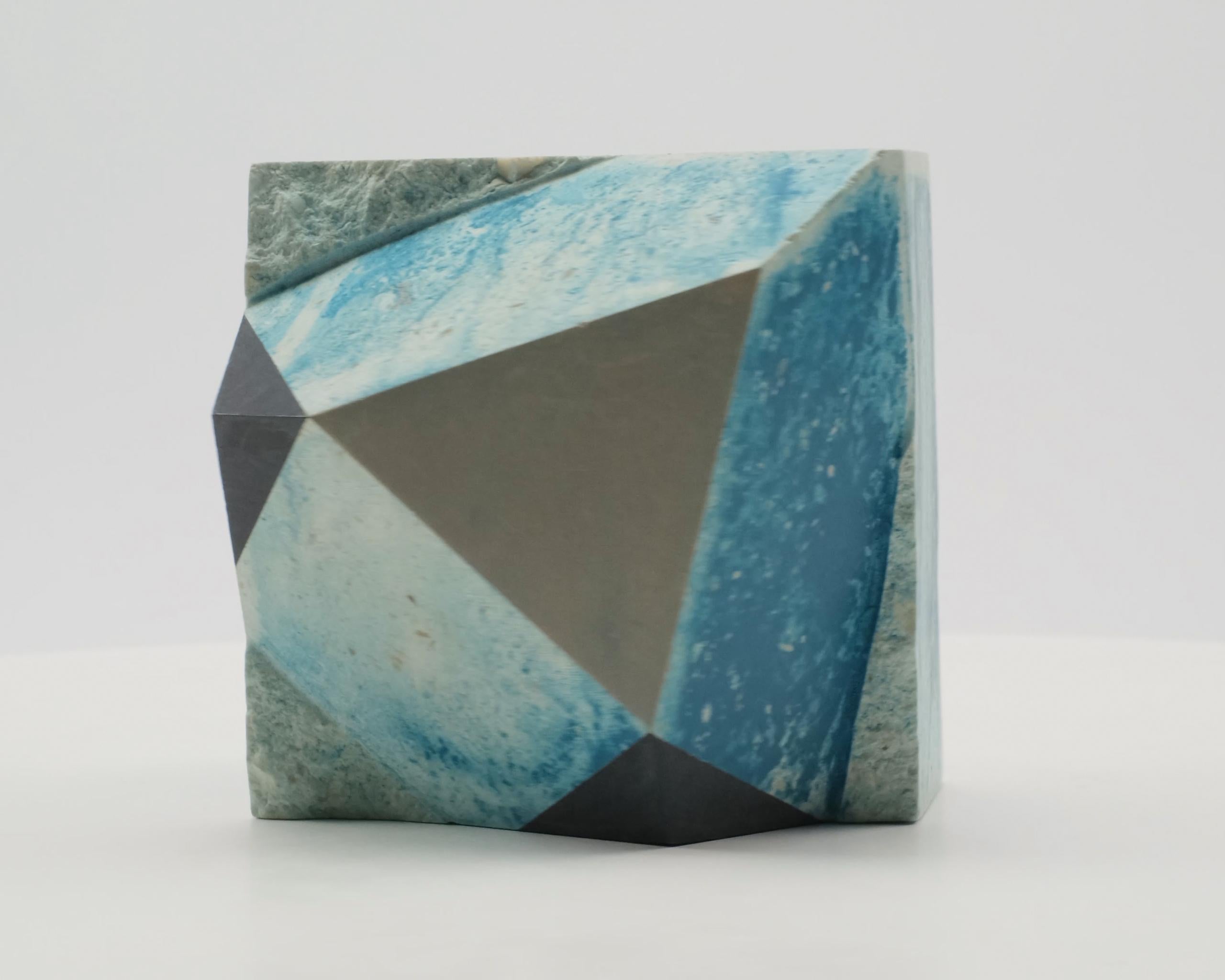 Headland Swell 3 di Richard Perry -Scultura astratta, pietra istriana, colorata in vendita 3