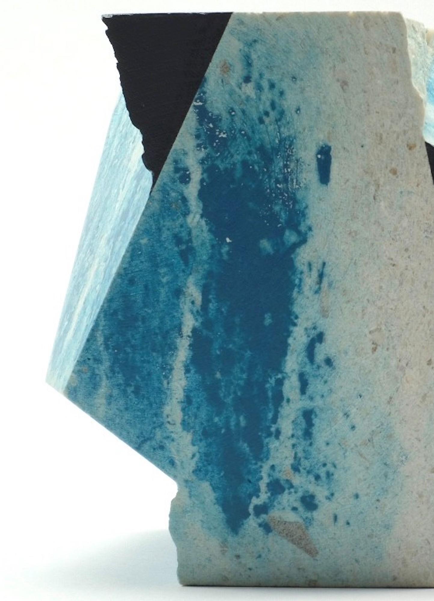Headland Swell 3 di Richard Perry -Scultura astratta, pietra istriana, colorata in vendita 8