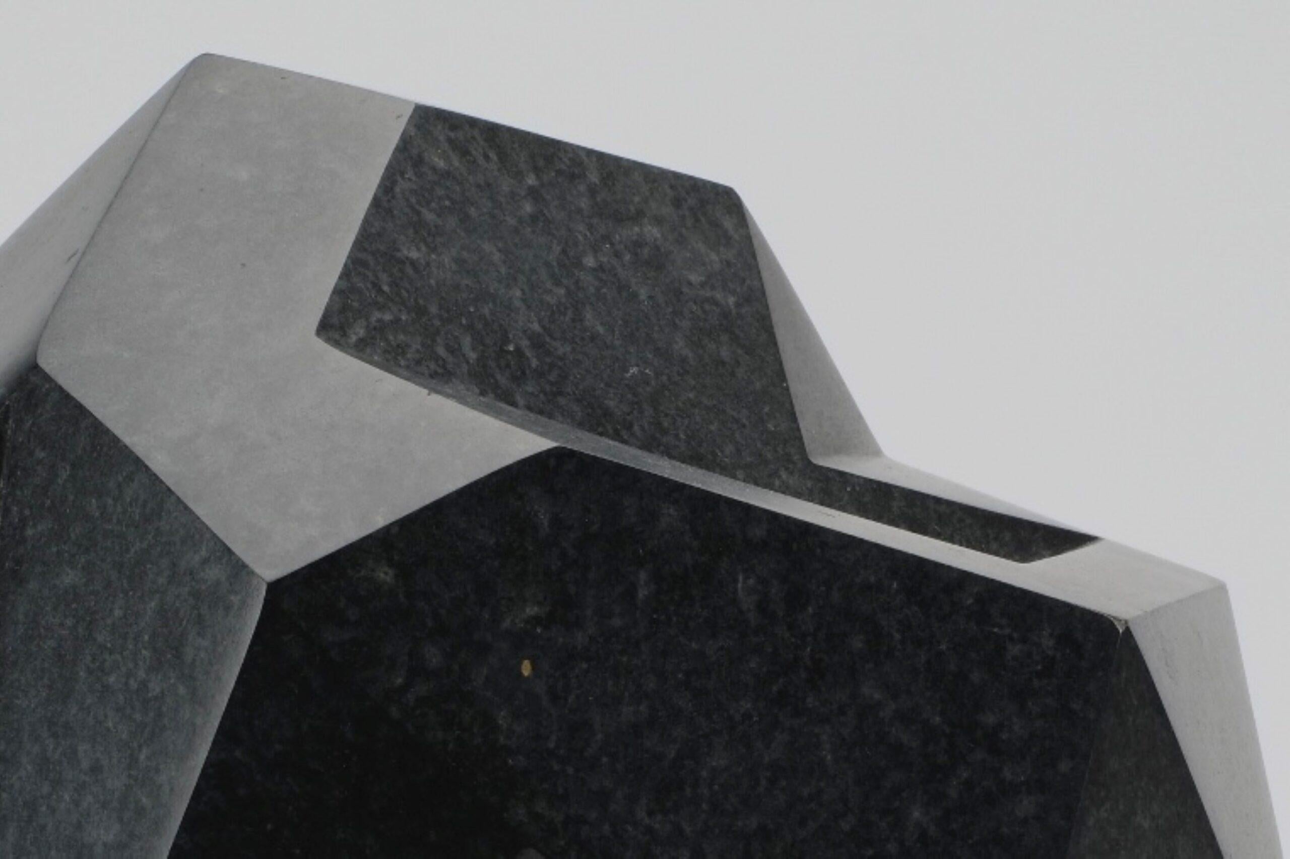 Little Halley 8 von Richard Perry - Geometrische abstrakte Skulptur, schwarze Farbe im Angebot 6