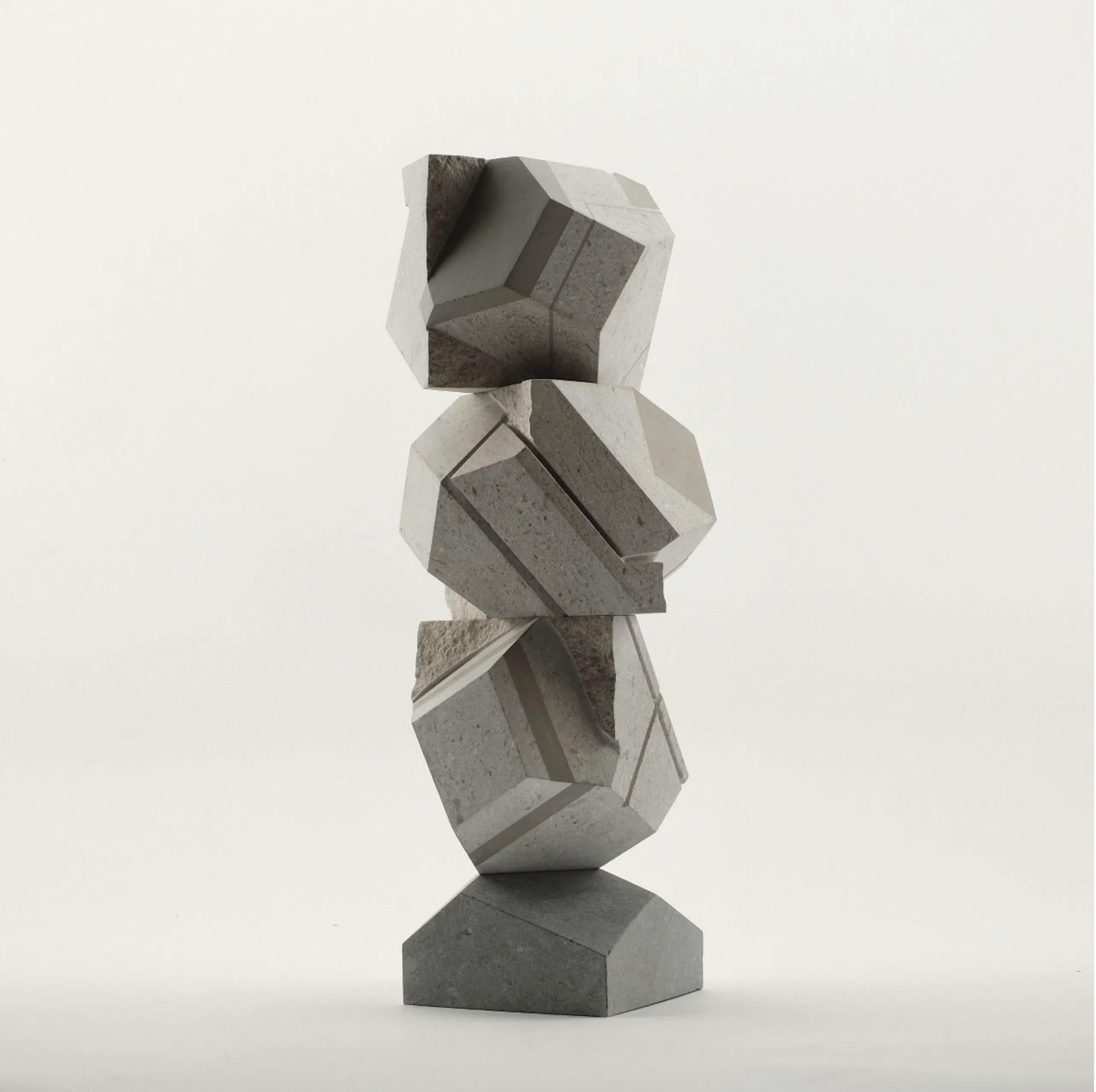 Three Stacks by Richard Perry - abstract geometric stone sculpture, vertical en vente 2