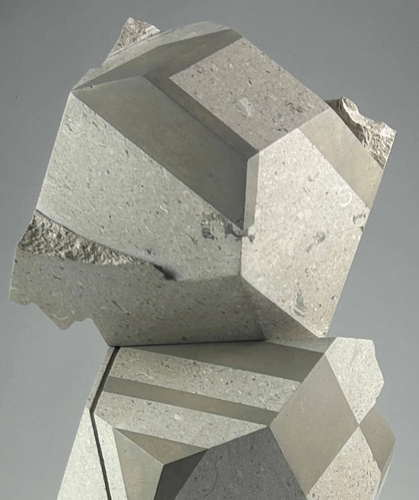 Two Stacks by Richard Perry - abstract geometric stone sculpture, vertical, gray en vente 3