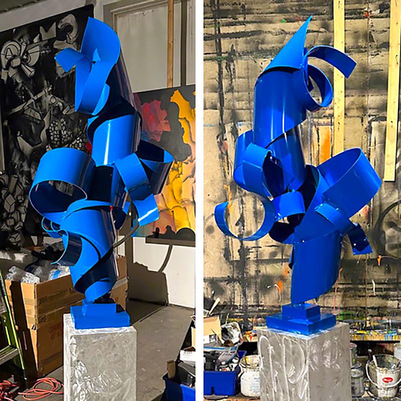 Sculpture abstraite en métal aluminium bleu à grande échelle en vente 1