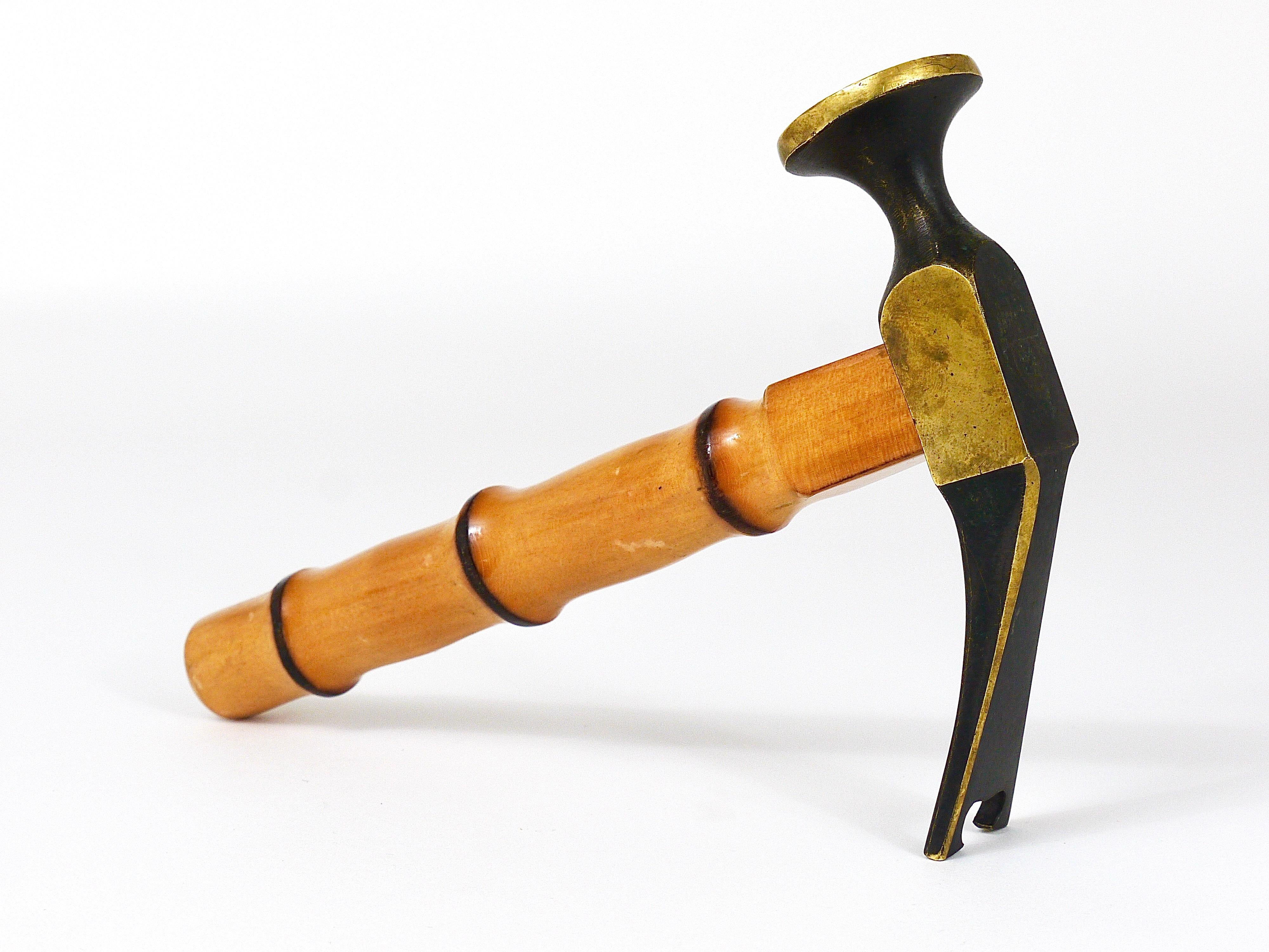 Ottone Richard Rohac Martello in ottone di bambù, Apribottiglie, Vite per sughero, Schiaccianoci, anni '50 in vendita