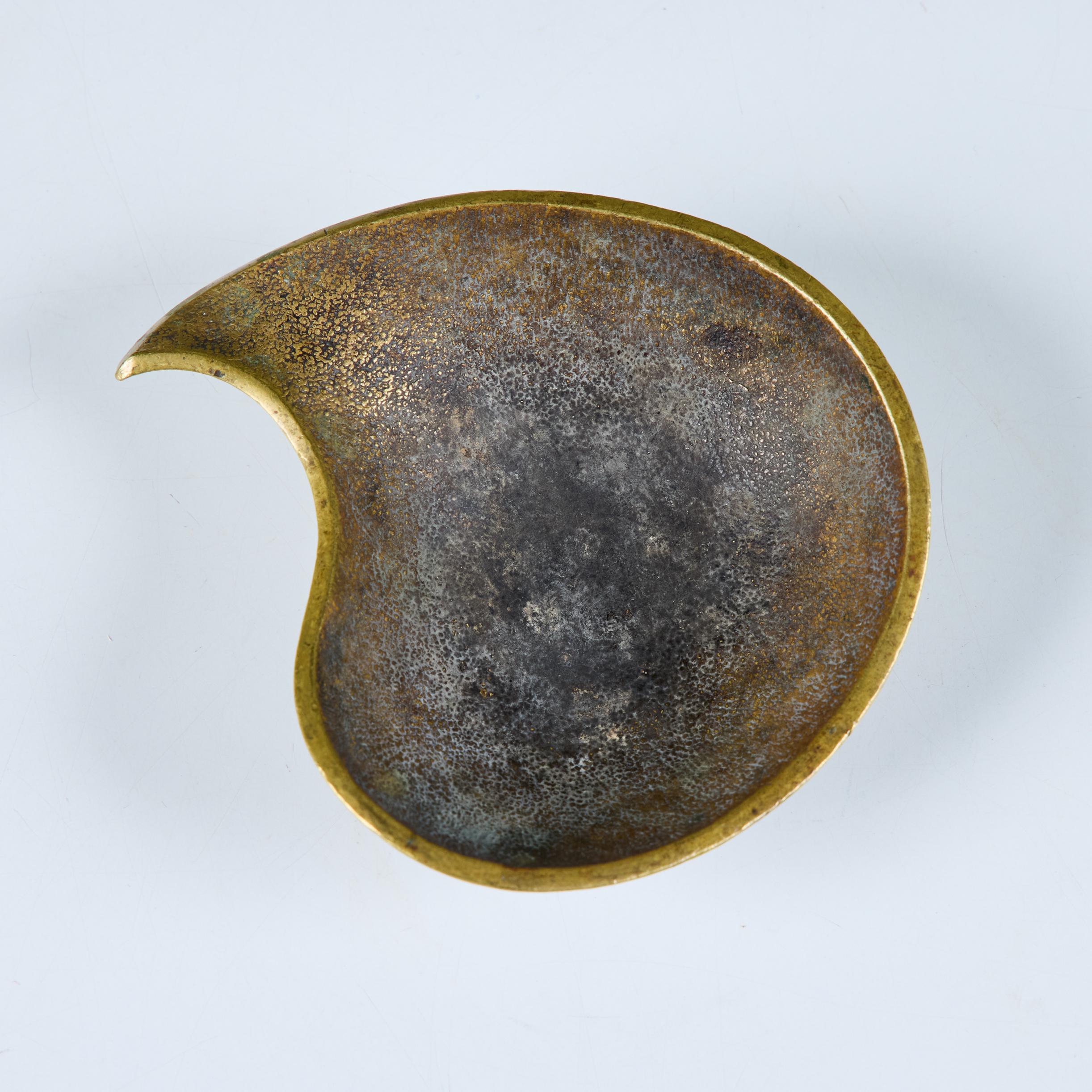 Mid-Century Modern Richard Rohac Cast Bronze Teardrop Bowl (bol en forme de goutte d'eau) en vente