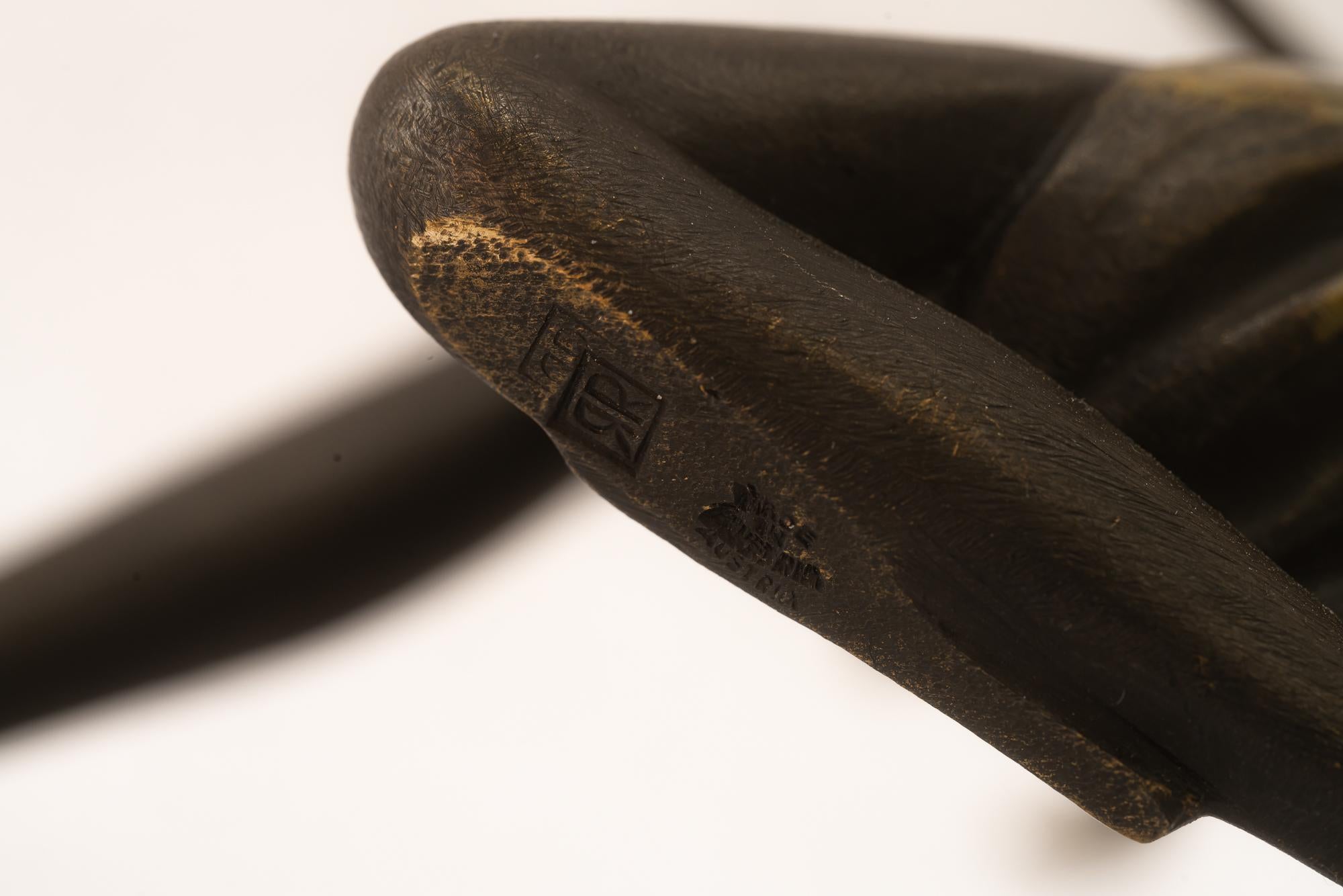 Richard Rohac Figur Glashalter um 1950 ( signiert ) im Angebot 2