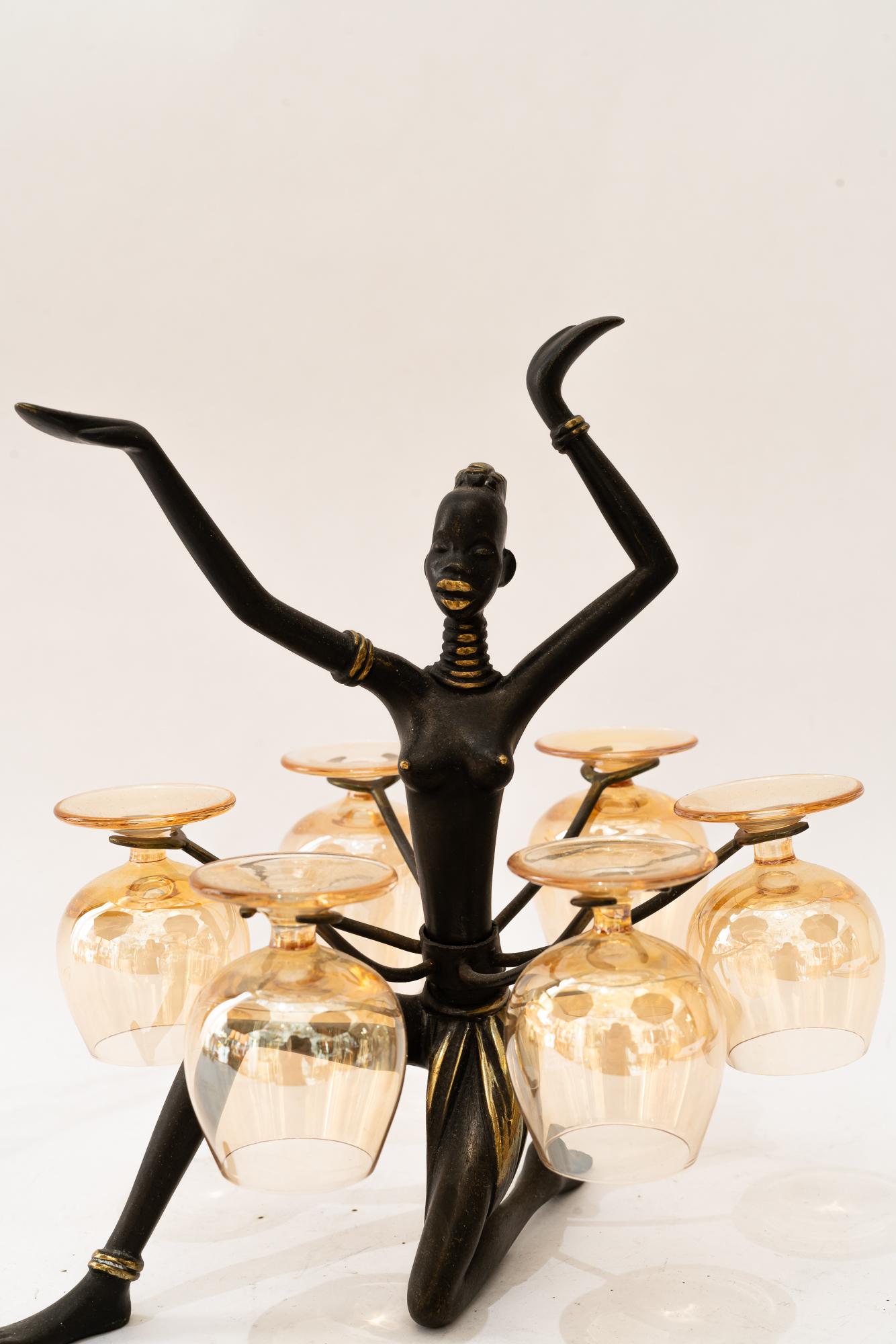 Richard Rohac Figur Glashalter um 1950 ( signiert ) (Moderne der Mitte des Jahrhunderts) im Angebot