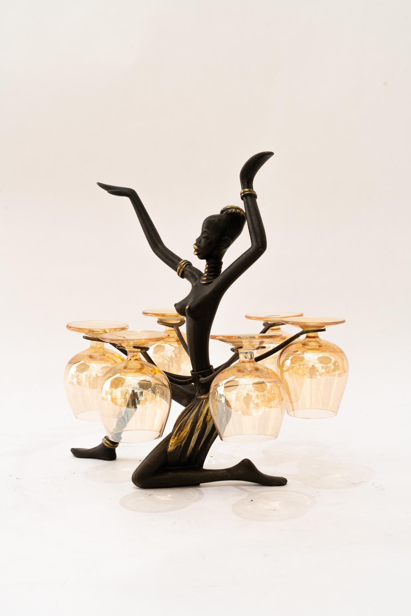 Richard Rohac Figur Glashalter um 1950 ( signiert ) (Geschwärzt) im Angebot