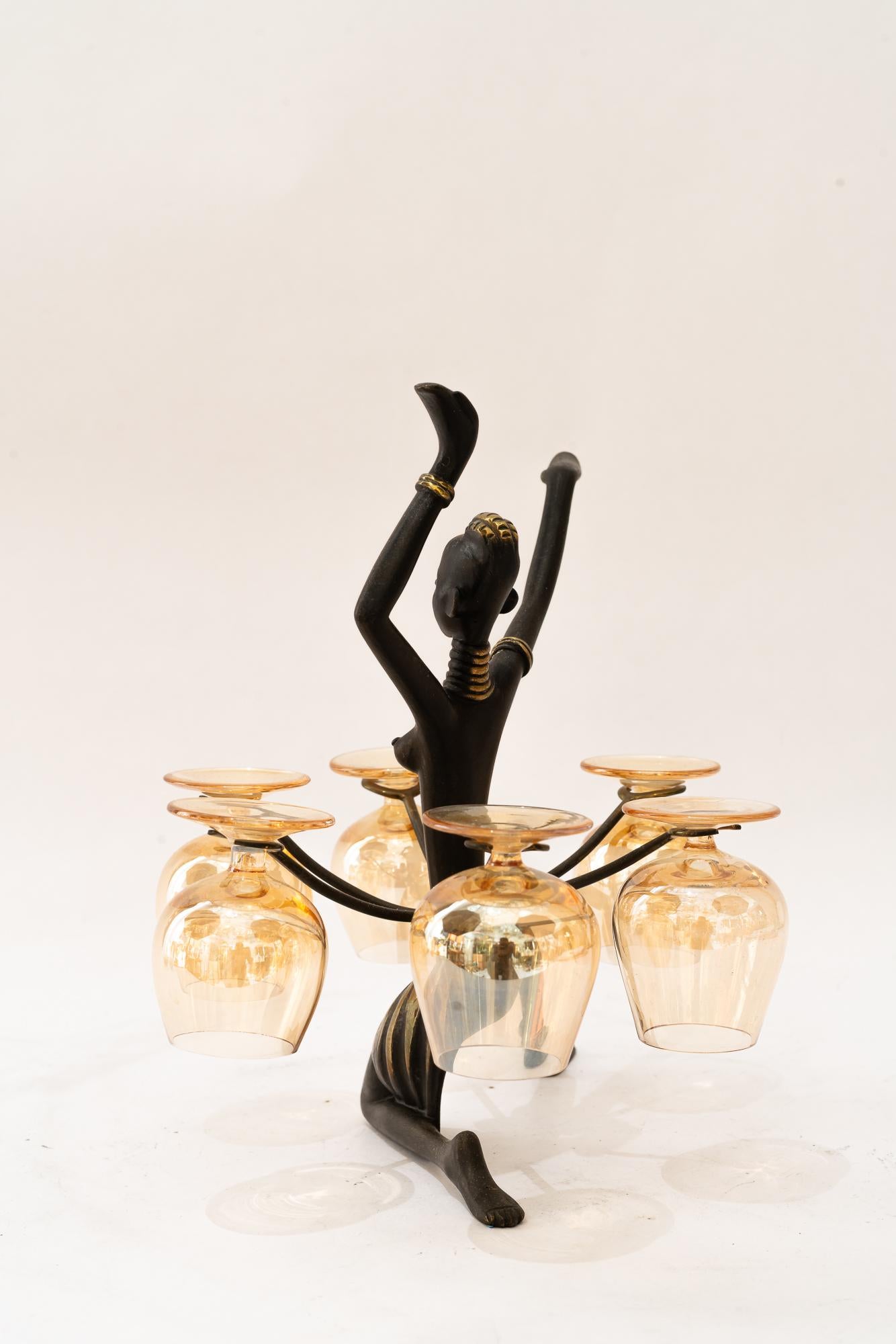 Richard Rohac Figur Glashalter um 1950 ( signiert ) im Zustand „Gut“ im Angebot in Wien, AT