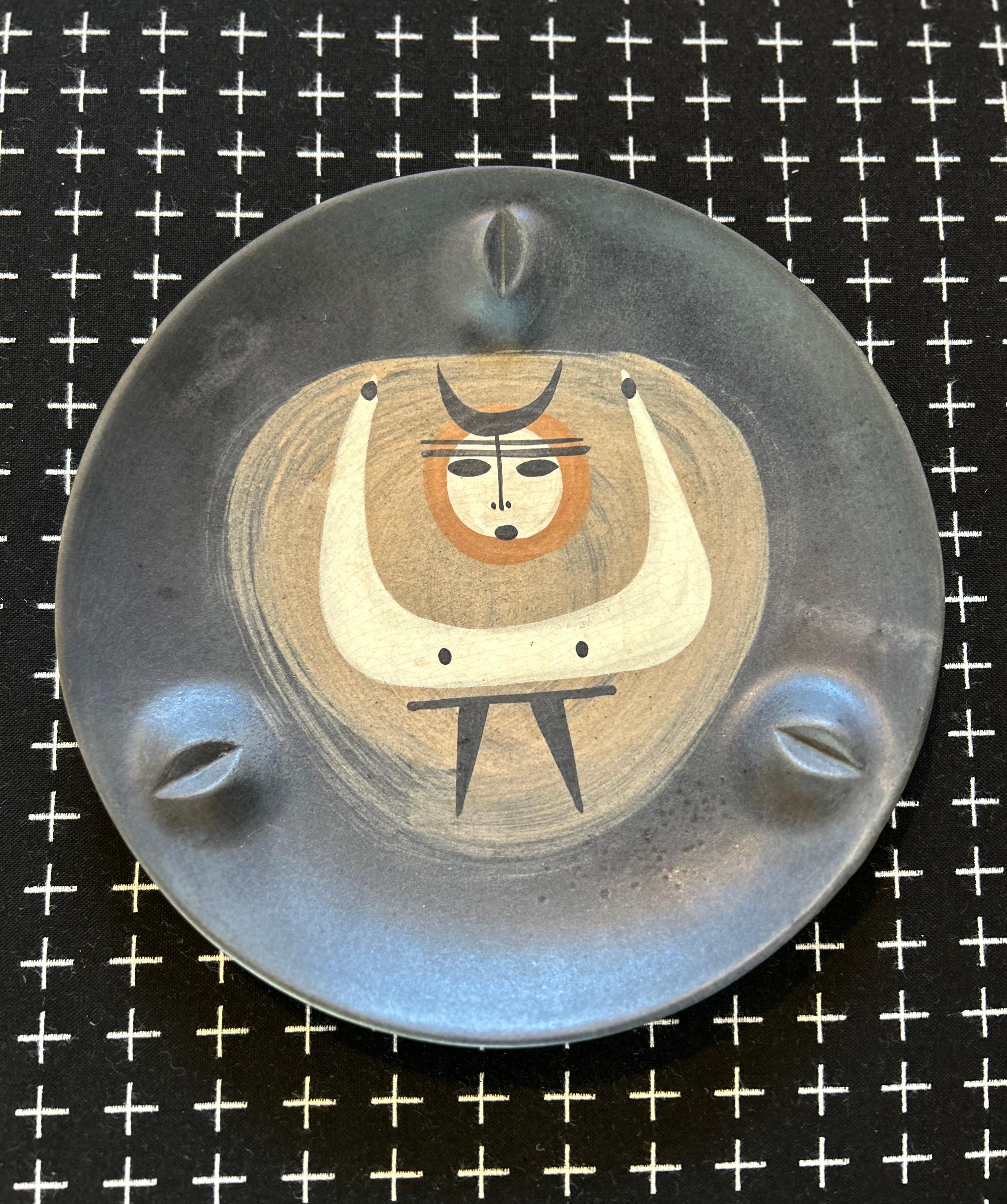 Mid-Century Modern Richard Saar 1950’s Ceramic Charger Sculpture For Sale