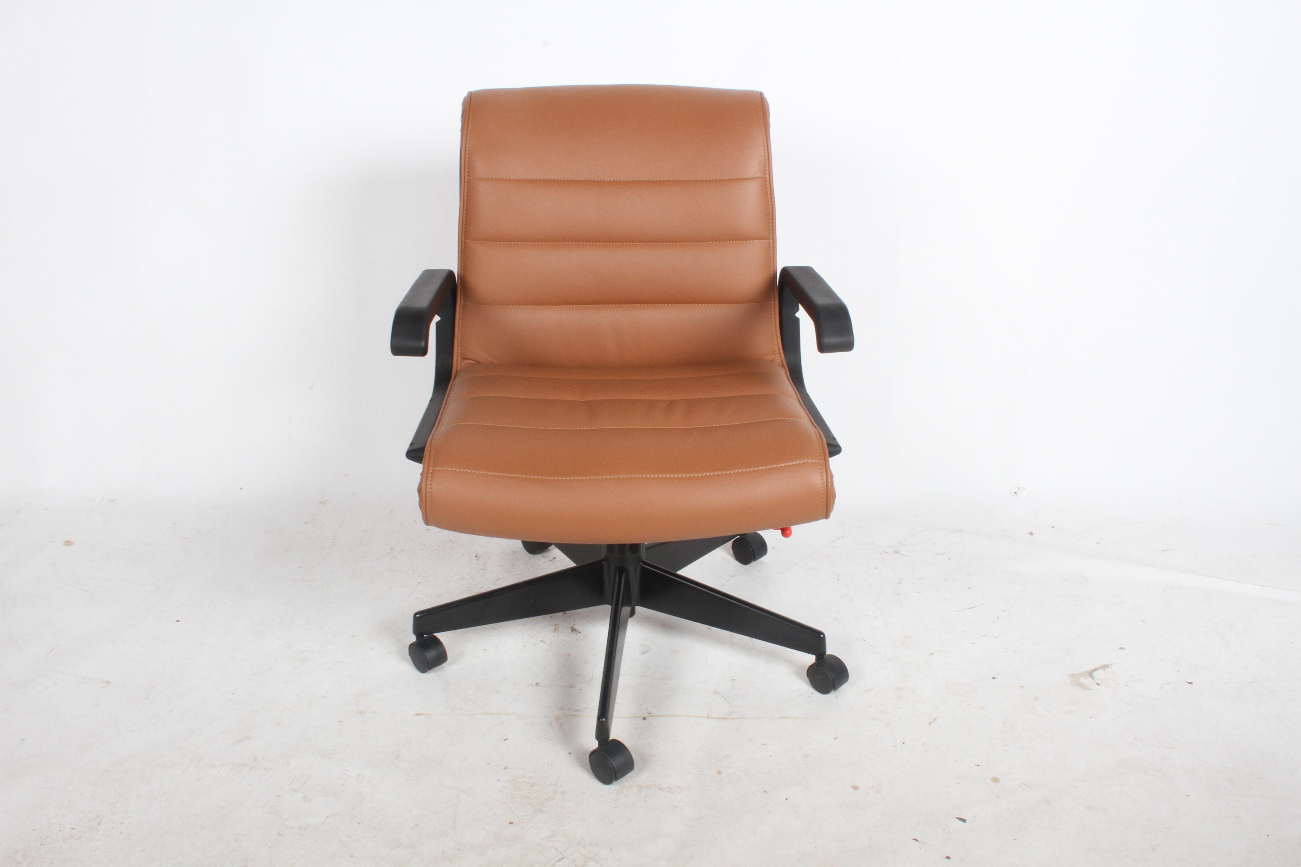 Richard Sapper for Knoll Desk, Task, Executive or Conference Chair -Tan Leather In Good Condition In St. Louis, MO