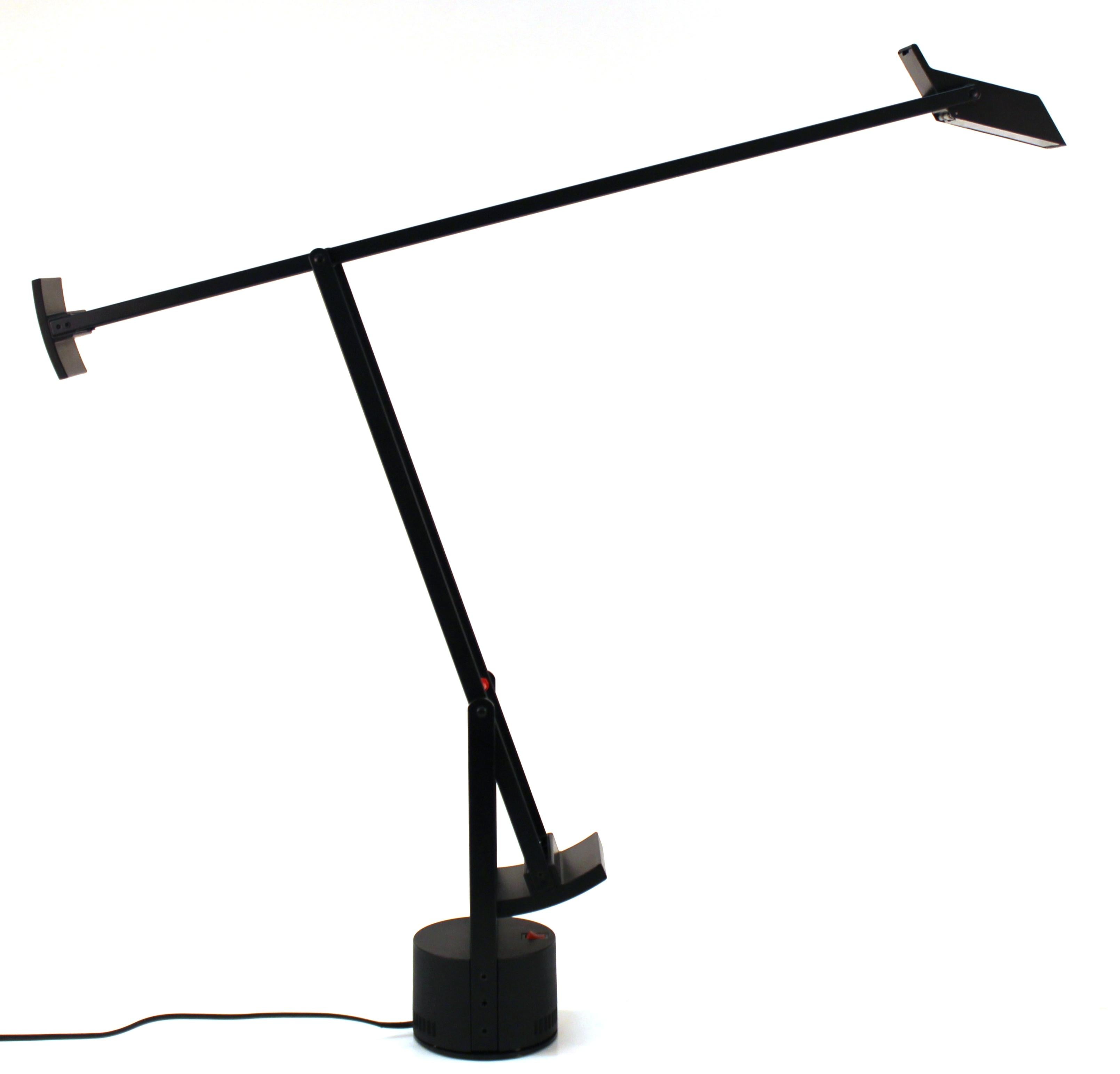 Italian Modern 'Tizio' metal table lamp designed by Richard Sapper for Artemide in the 1970s. The lamp has a system of counter-balances to adjust height and angle. Makers mark on the bottom. The piece is in great vintage condition.