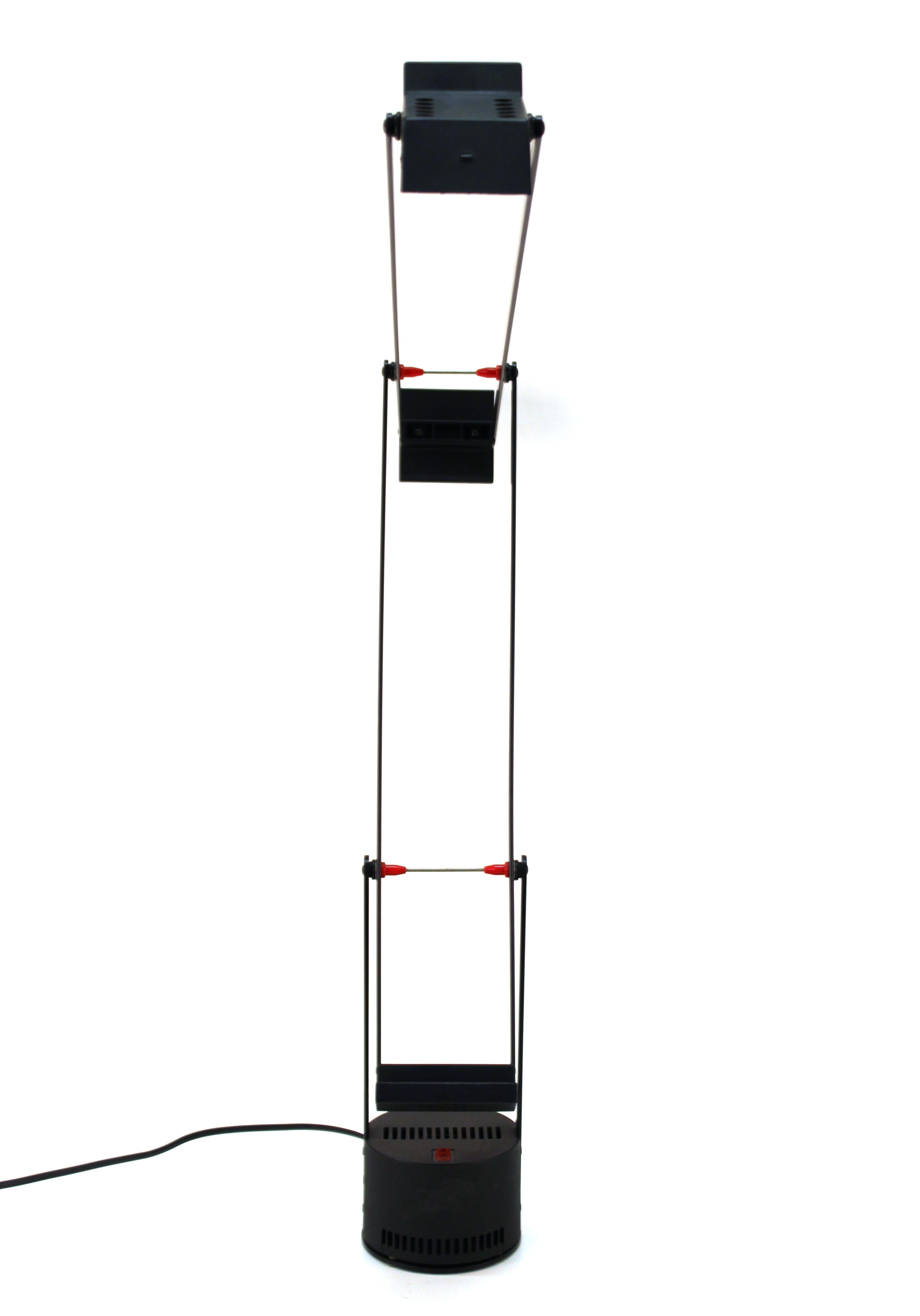 Richard Sapper for Artemide Italian Modern 'Tizio' Table Lamp In Good Condition In New York, NY