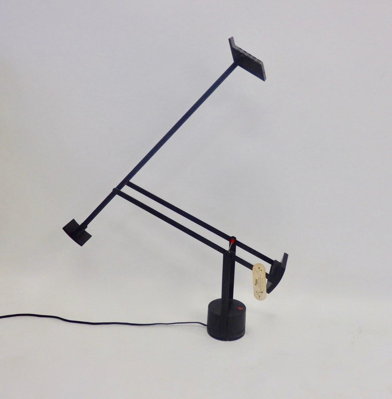 italien Richard Sapper pour Artemide Tizio lampe de bureau ou lampe à pampilles réglable multifonctionnelle