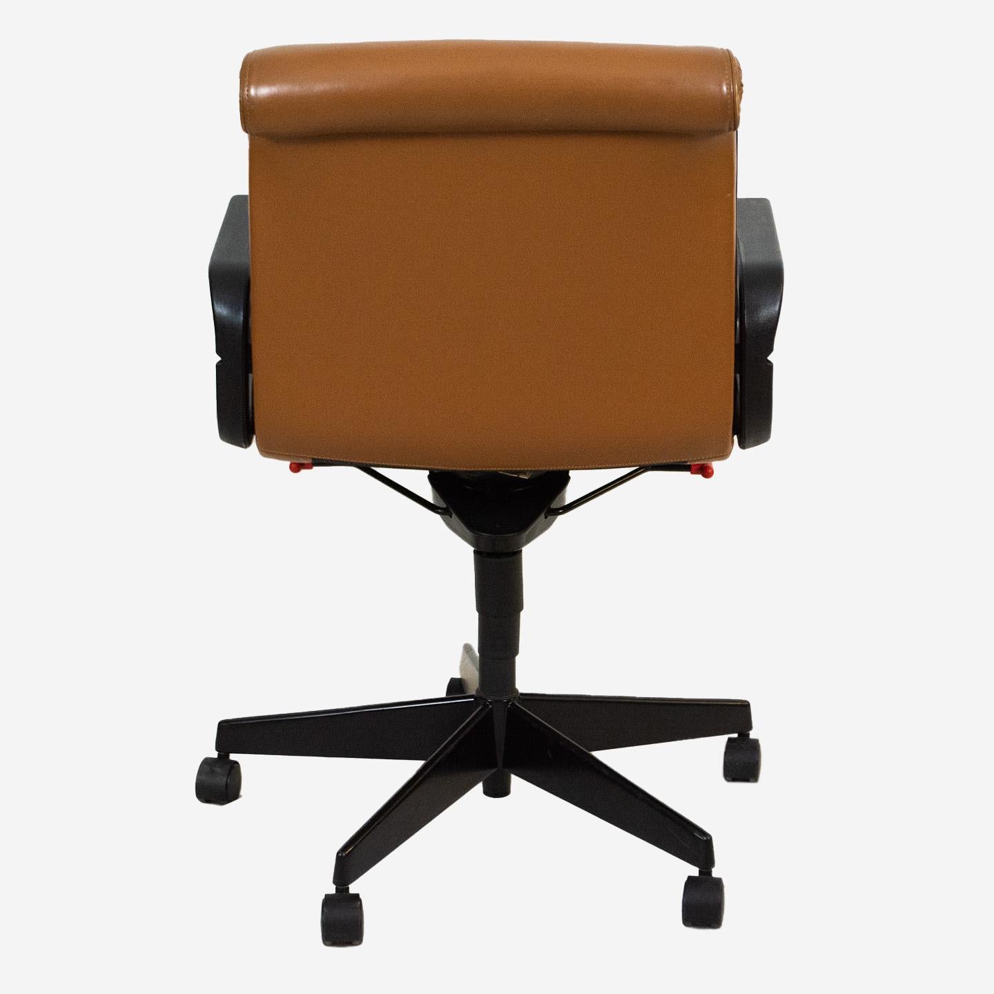 Richard Sapper for Knoll Executive Desk Chair In Good Condition In Wilton, CT