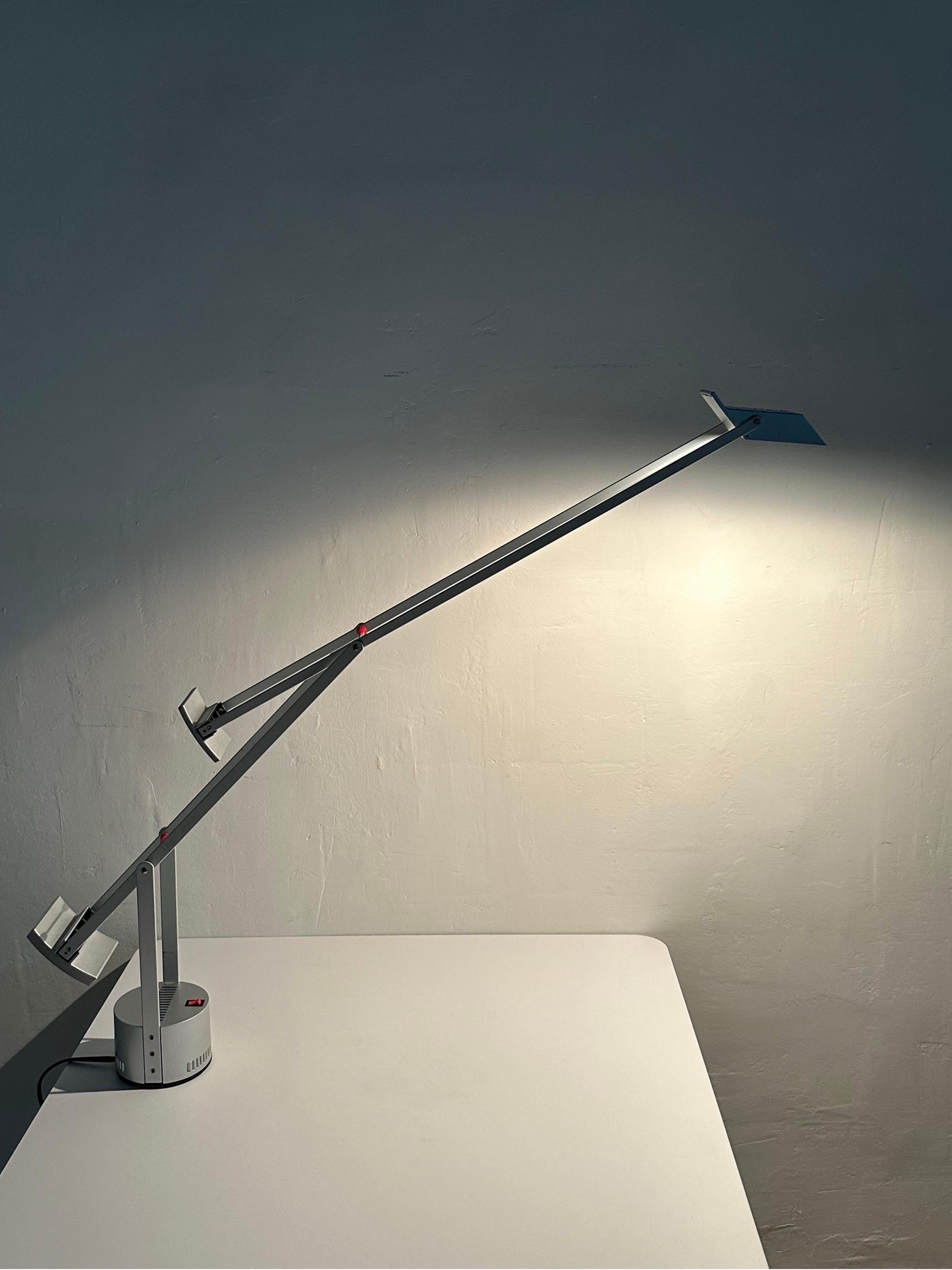 Lampe de bureau ou de table Tizio de Richard Sapper pour Atemide, 1980 en vente 5