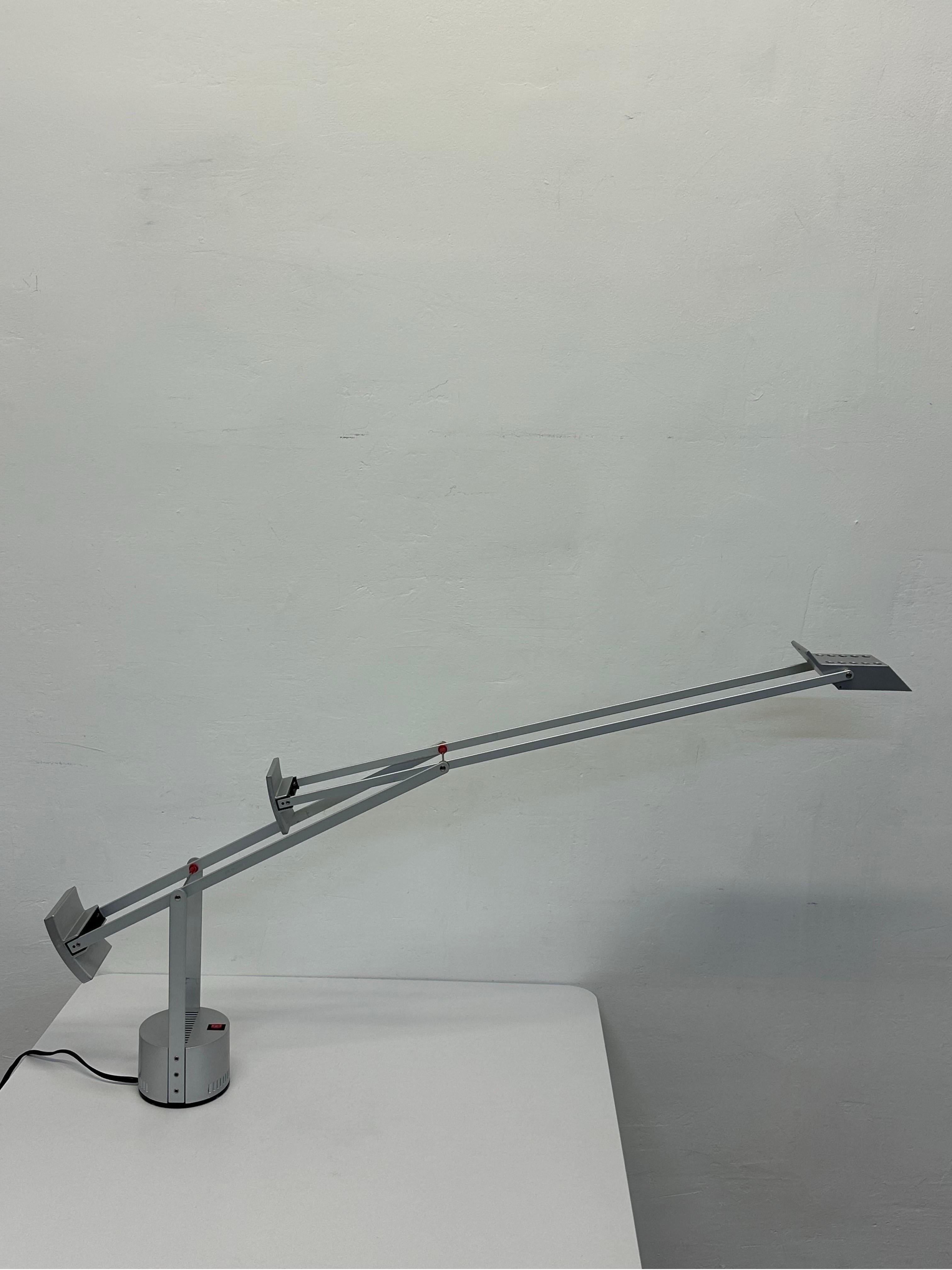Postmoderne Lampe de bureau ou de table Tizio de Richard Sapper pour Atemide, 1980 en vente