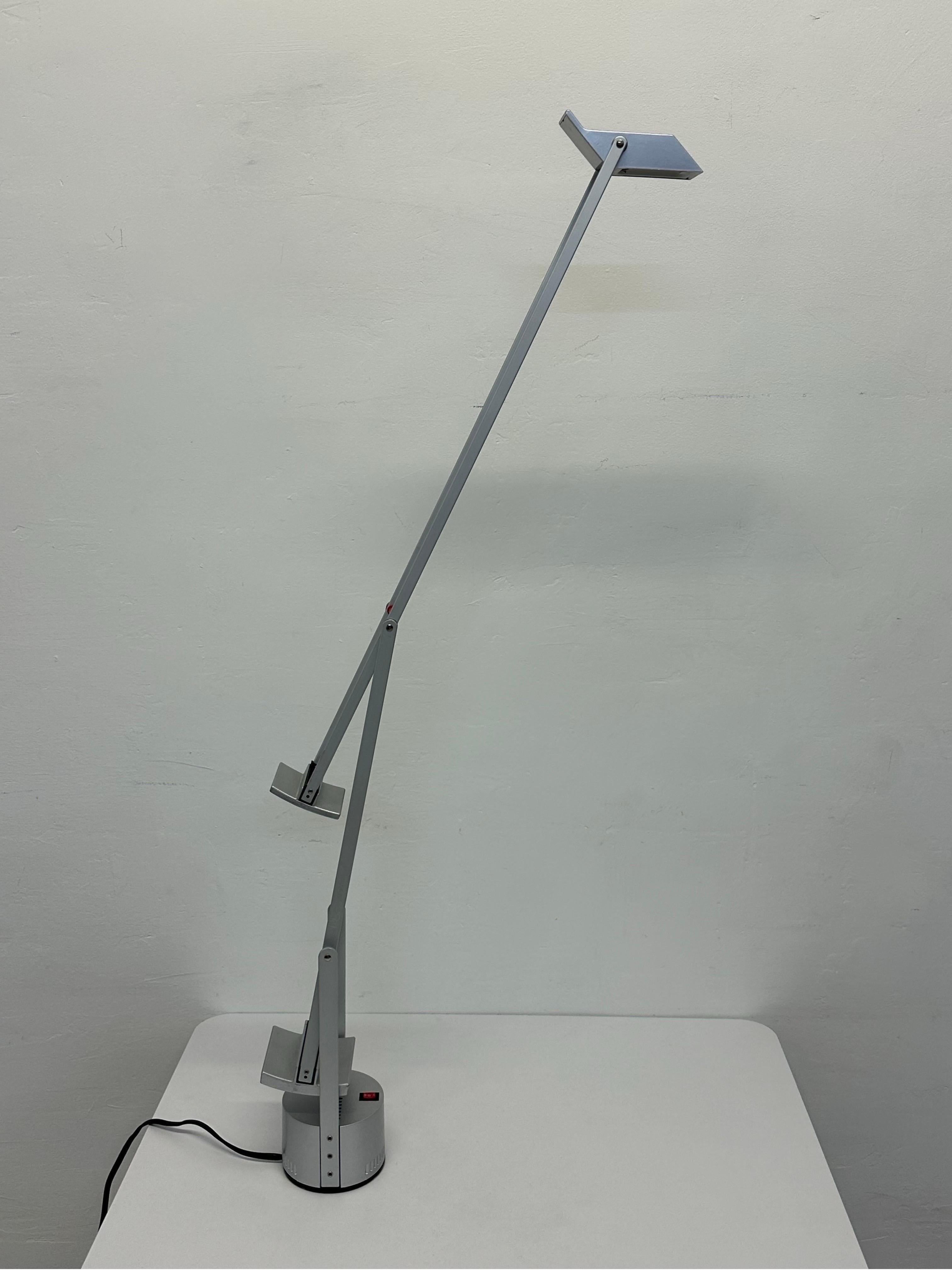 Lampe de bureau ou de table Tizio de Richard Sapper pour Atemide, 1980 Bon état - En vente à Miami, FL