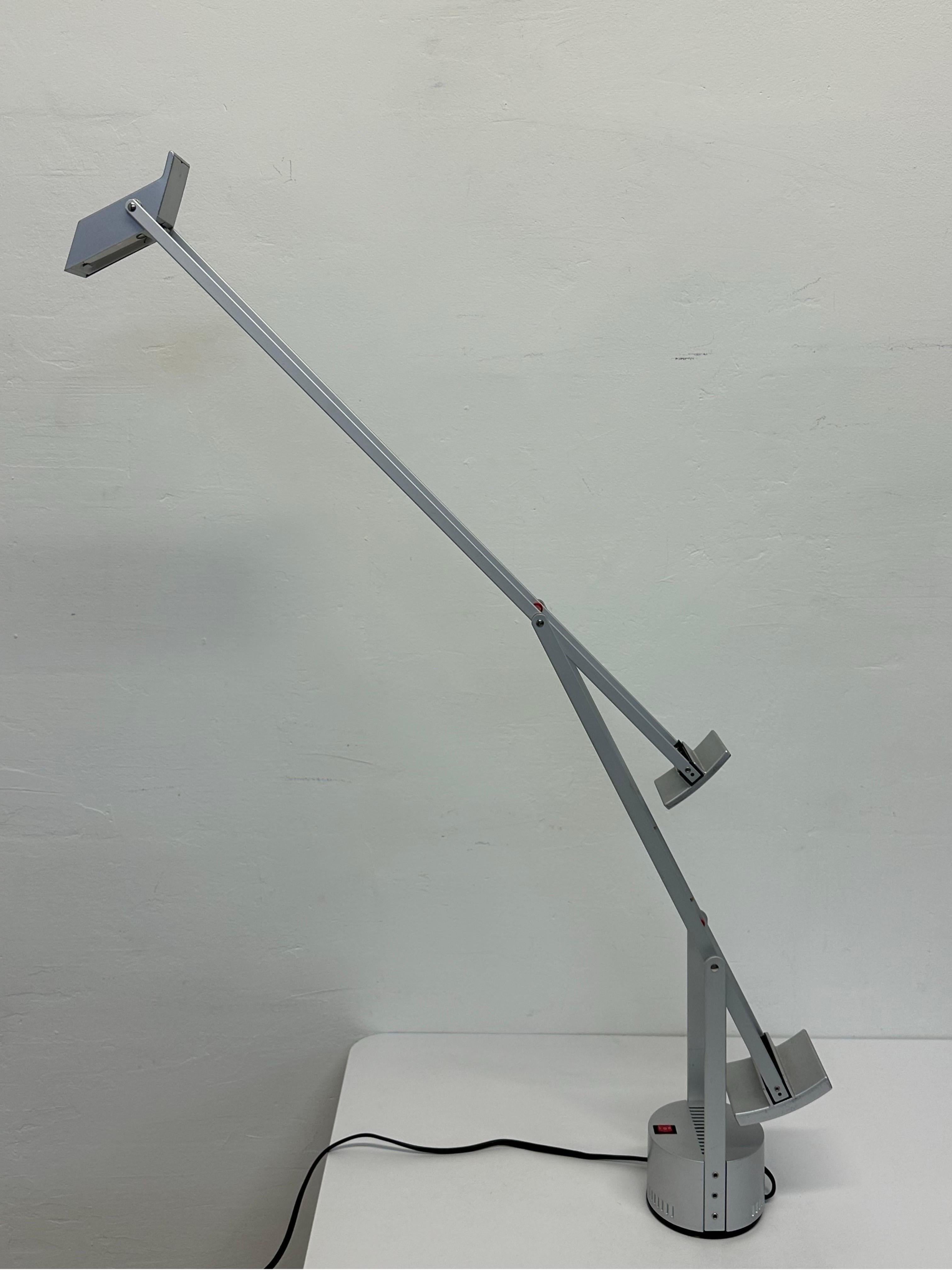 20ième siècle Lampe de bureau ou de table Tizio de Richard Sapper pour Atemide, 1980 en vente