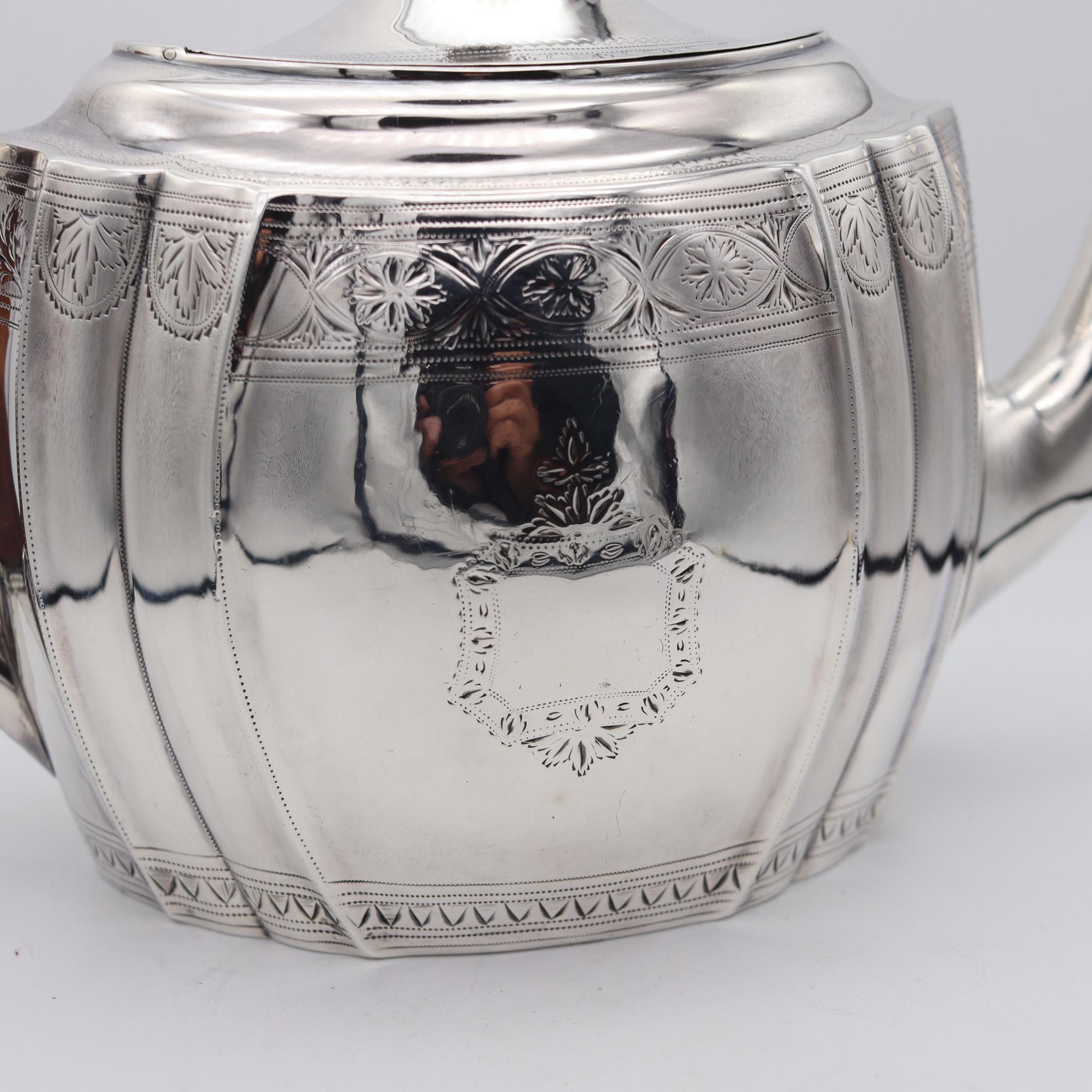 Georgian Richard Sawyer 1801 Dublin Coffee-Tea Pot In 925 Sterling Silver With Brown Wood For Sale