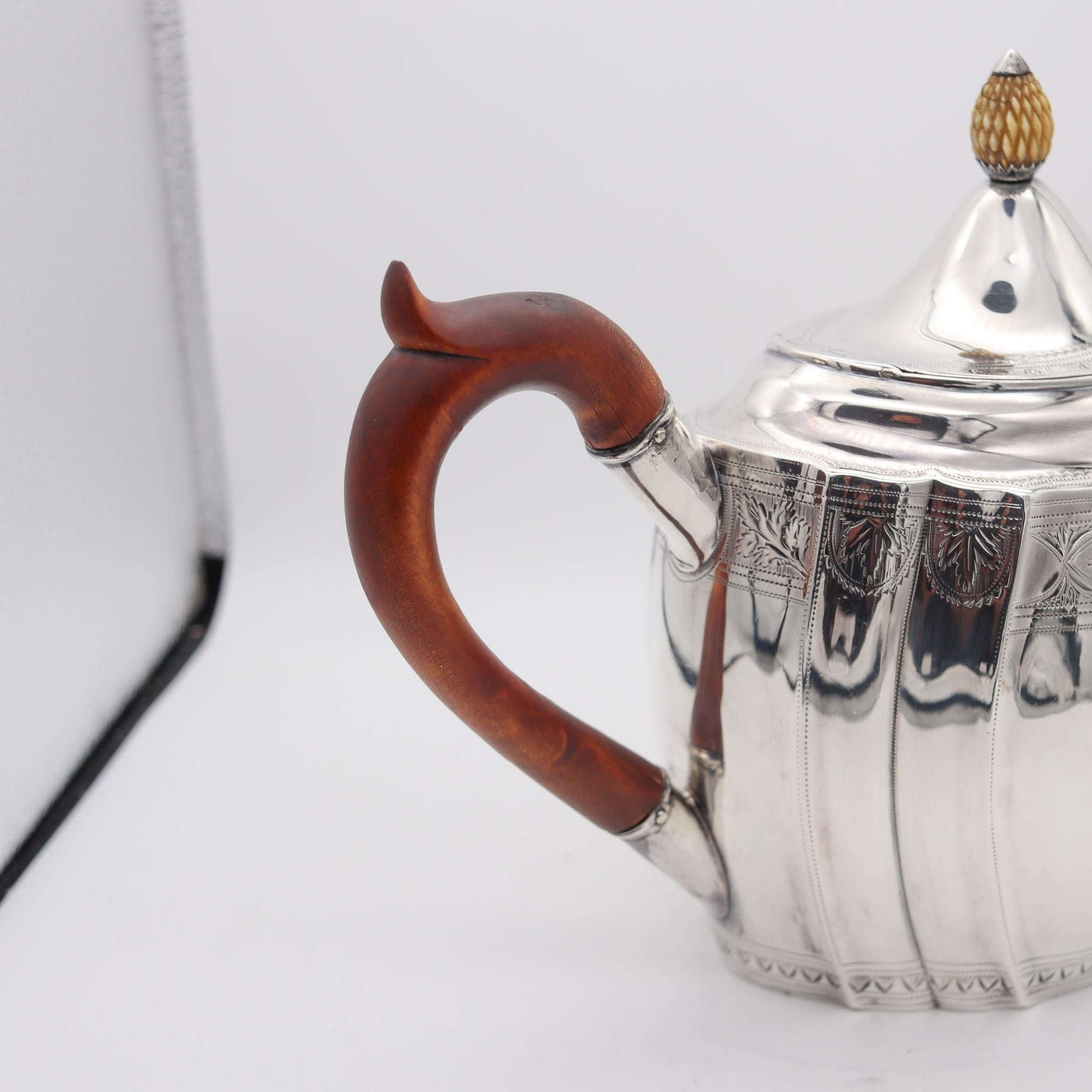 Northern Irish Richard Sawyer 1801 Dublin Coffee-Tea Pot In 925 Sterling Silver With Brown Wood For Sale