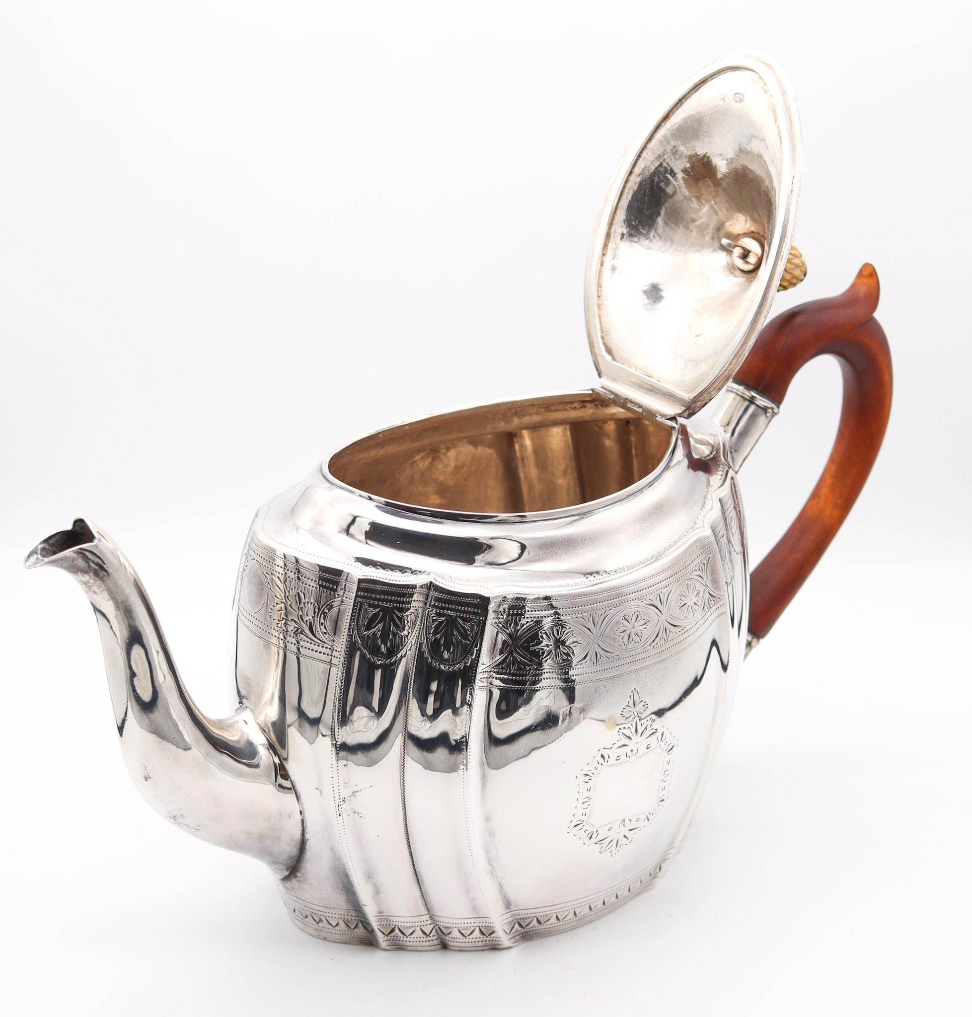 Engraved Richard Sawyer 1801 Dublin Coffee-Tea Pot In 925 Sterling Silver With Brown Wood For Sale