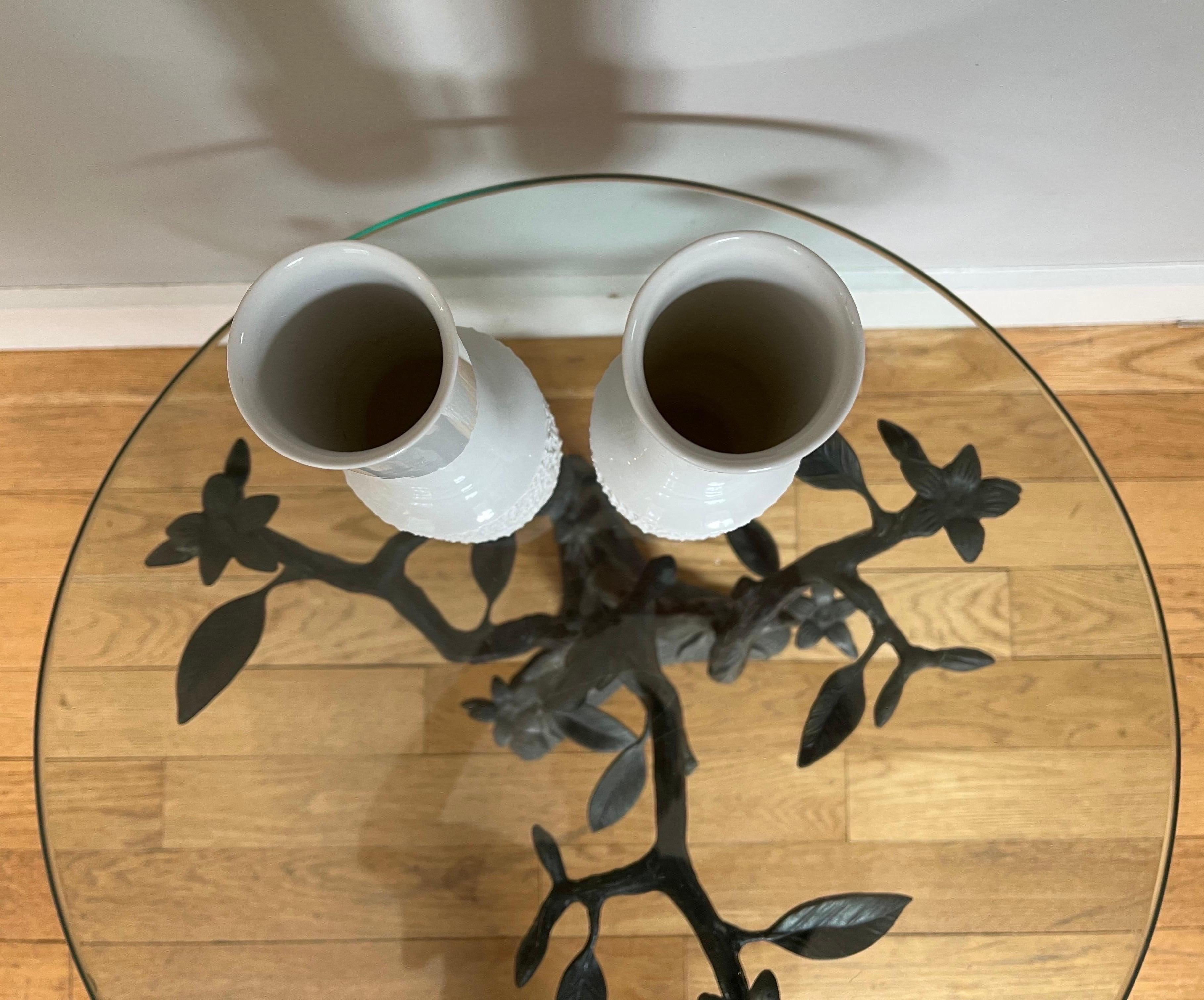 Ensemble de 2 vases en porcelaine d'art OP par Richard Scharrer pour Thomas Pottery.  En très bon état, sans éclats ni fissures.