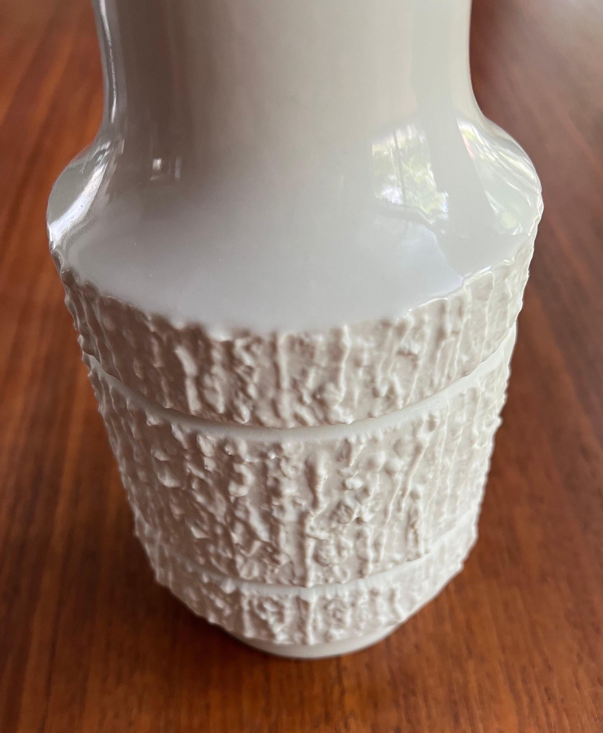 Richard Scharrer pour Thomas  Paire de vases d'art optique en porcelaine allemande de 1970  Bon état - En vente à Philadelphia, PA