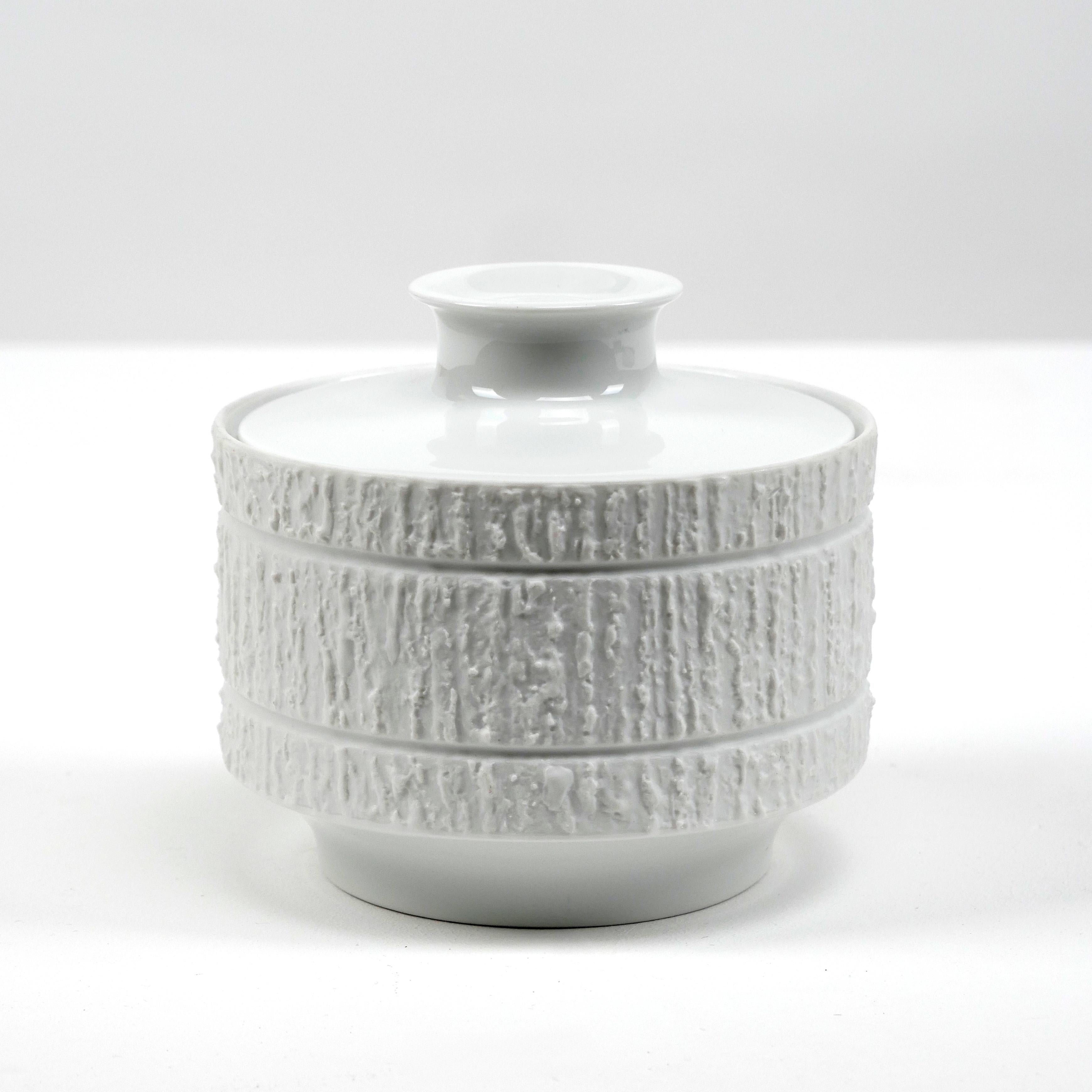 Richard Scharrer (German)
‘Arcta’ pot with lid
Designed c. 1970, produced by Thomas, a subsidiary/division of Rosenthal, Germany

Ceramic
Excellent condition

Diam 13 cm, H 12 cm, Wt 620 g
