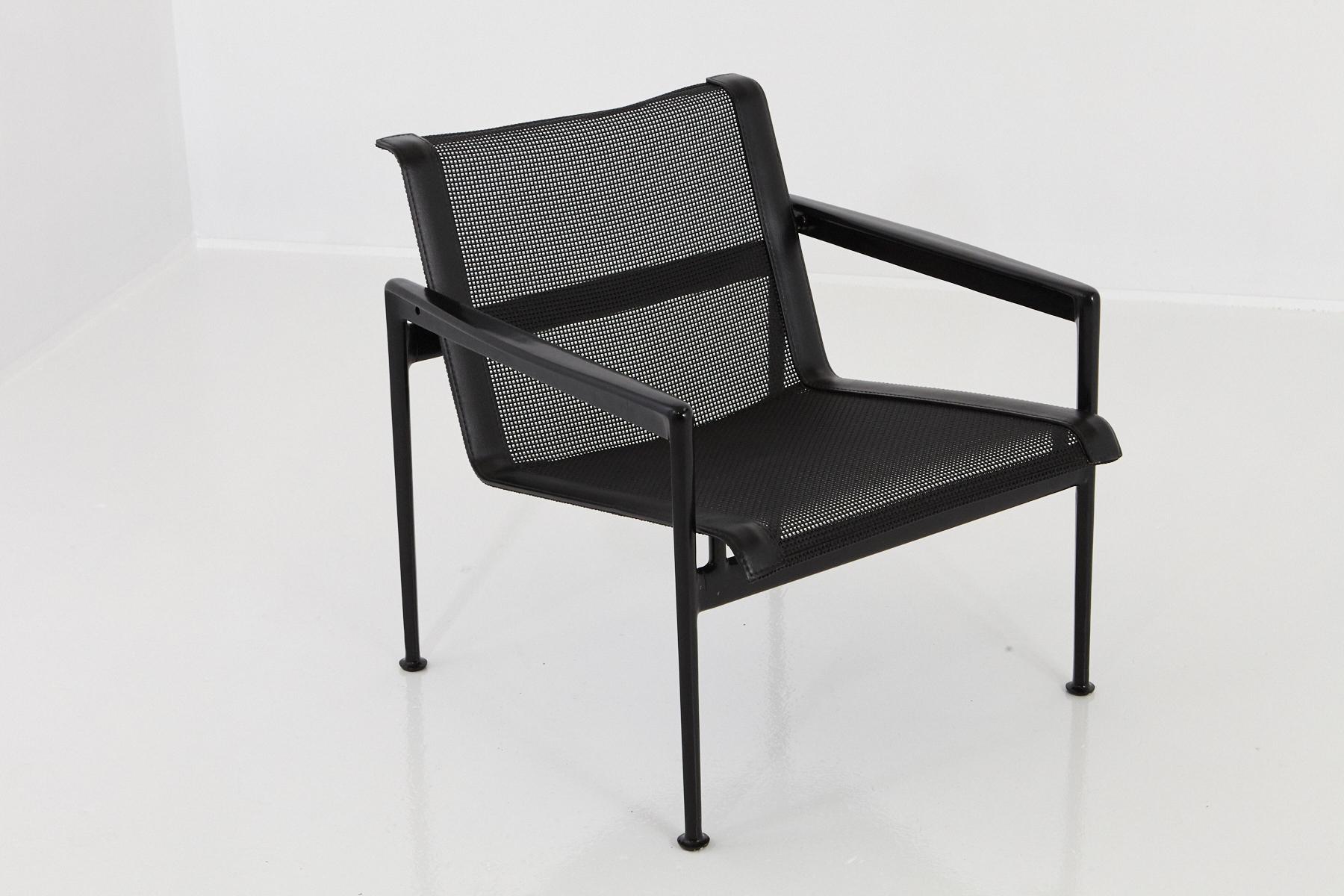 Richard Schultz designed all black garden lounge chair from the 'Leisure Collection', now called the '1966 Collection'.
Weather-resistant polyester powder coating on an aluminum frame. Vinyl coated polyester mesh seats and back with solid vinyl