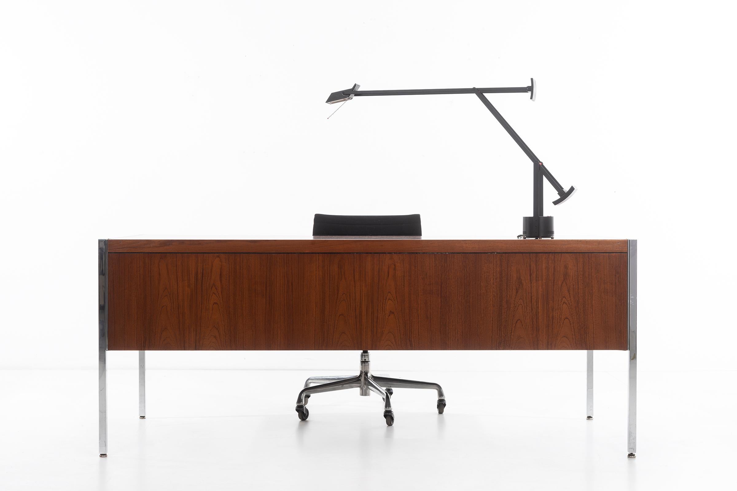 Schultz for Knoll teak wood desk, features 2 drawers and one file drawer with a left and right pull-out writing surface.
Solid chrome-plated uprights with inlaid chrome design detailed top.
Knoll International label on underside.