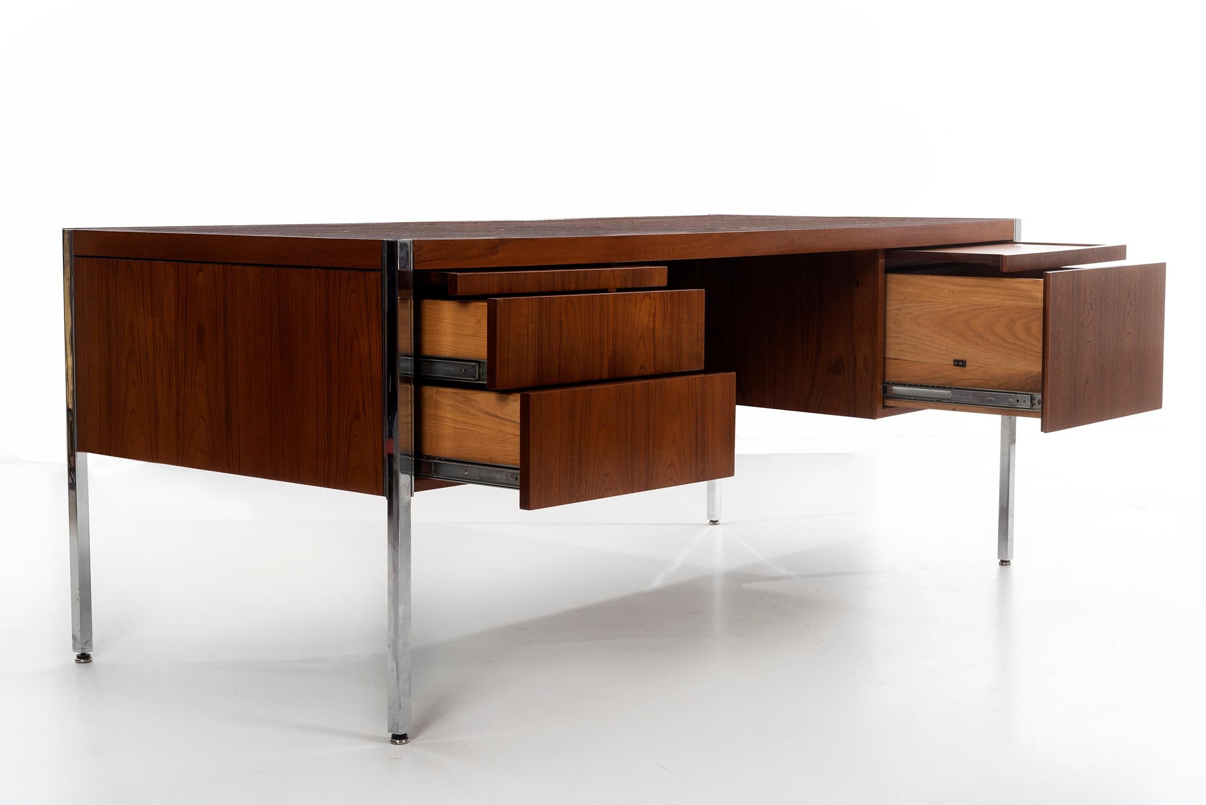 Richard Schultz Executive Desk 1