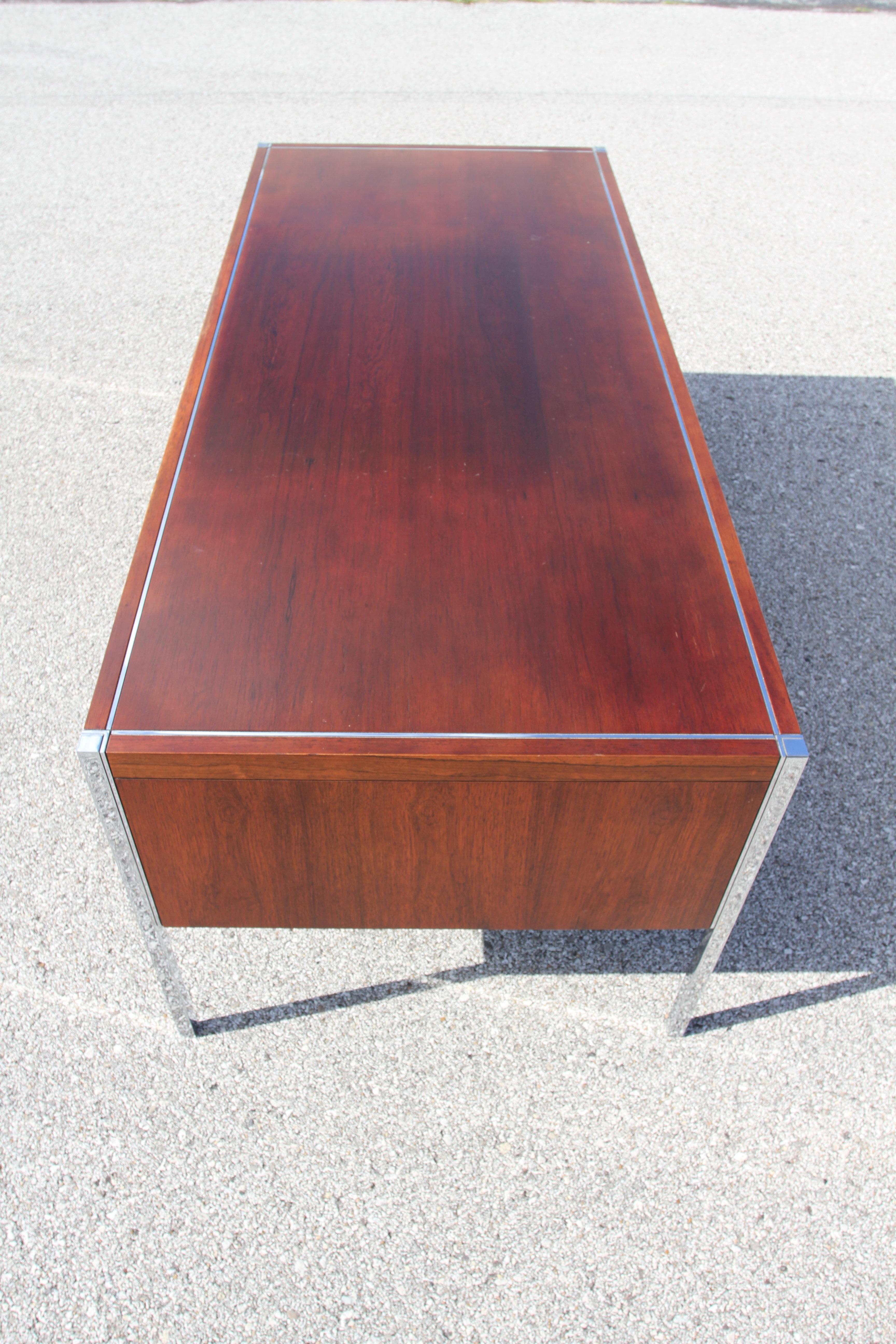 Richard Schultz for Knoll 1960s Mid-Century Modern Rosewood Executive Desk #4146 For Sale 4
