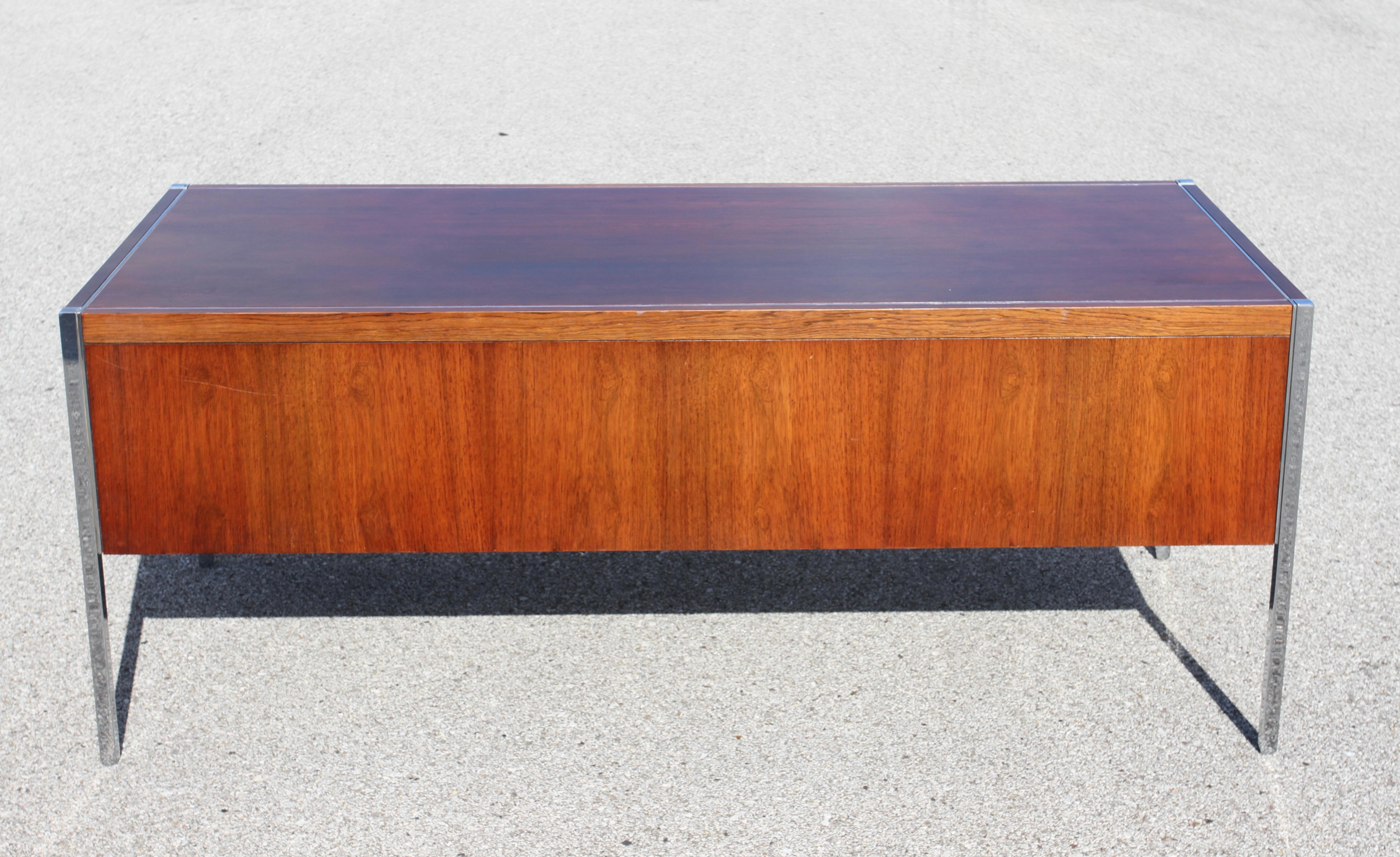 Richard Schultz for Knoll 1960s Mid-Century Modern Rosewood Executive Desk #4146 For Sale 7