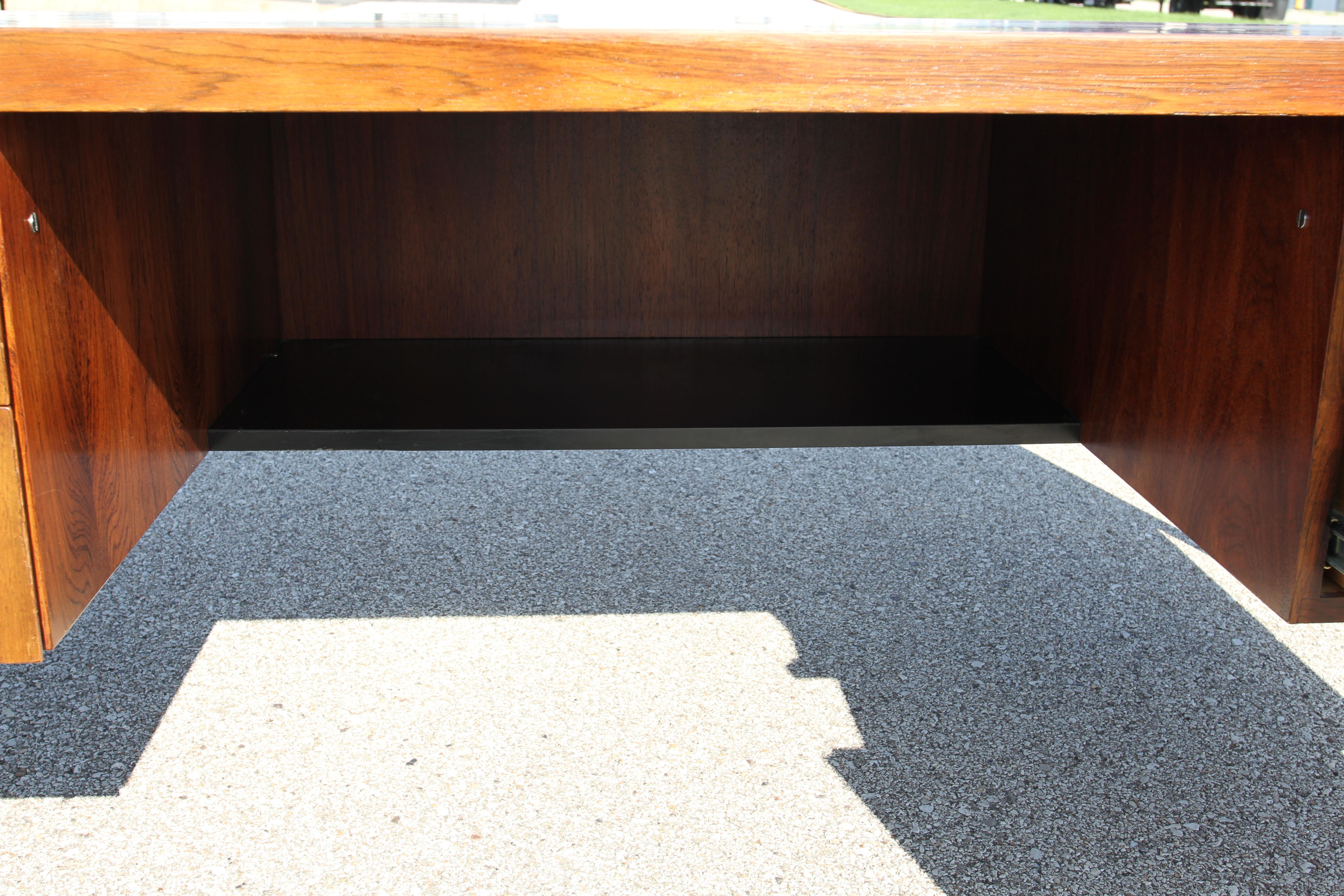 Richard Schultz for Knoll 1960s Mid-Century Modern Rosewood Executive Desk #4146 For Sale 13