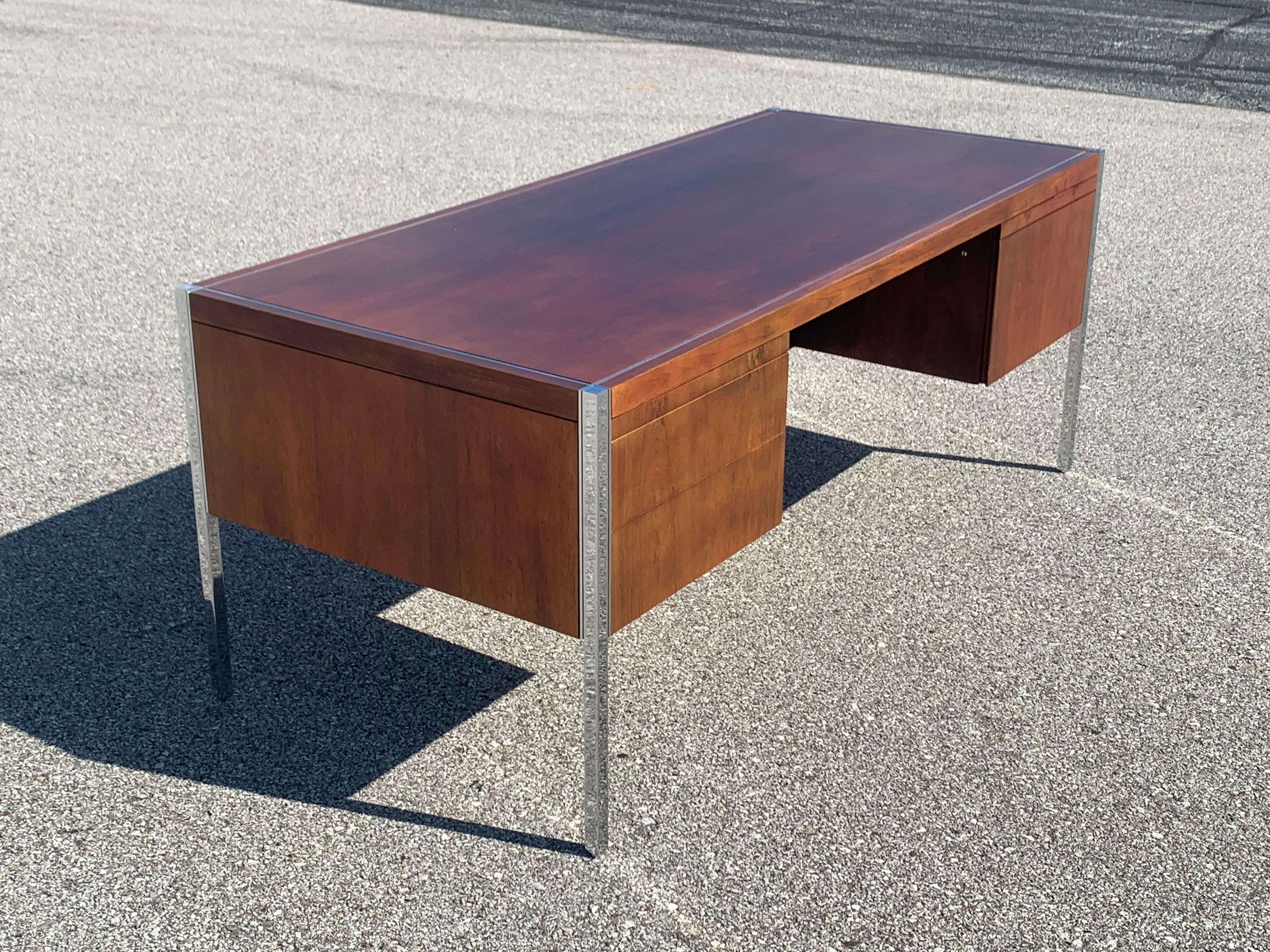 Impressive one owner executive desk ‘model 4146' designed by Richard Schultz and produced by Knoll International in the 1960’s. Desk features gorgeous rosewood veneer, chrome legs with adjustable glides, and unique chrome inlay accents to top.