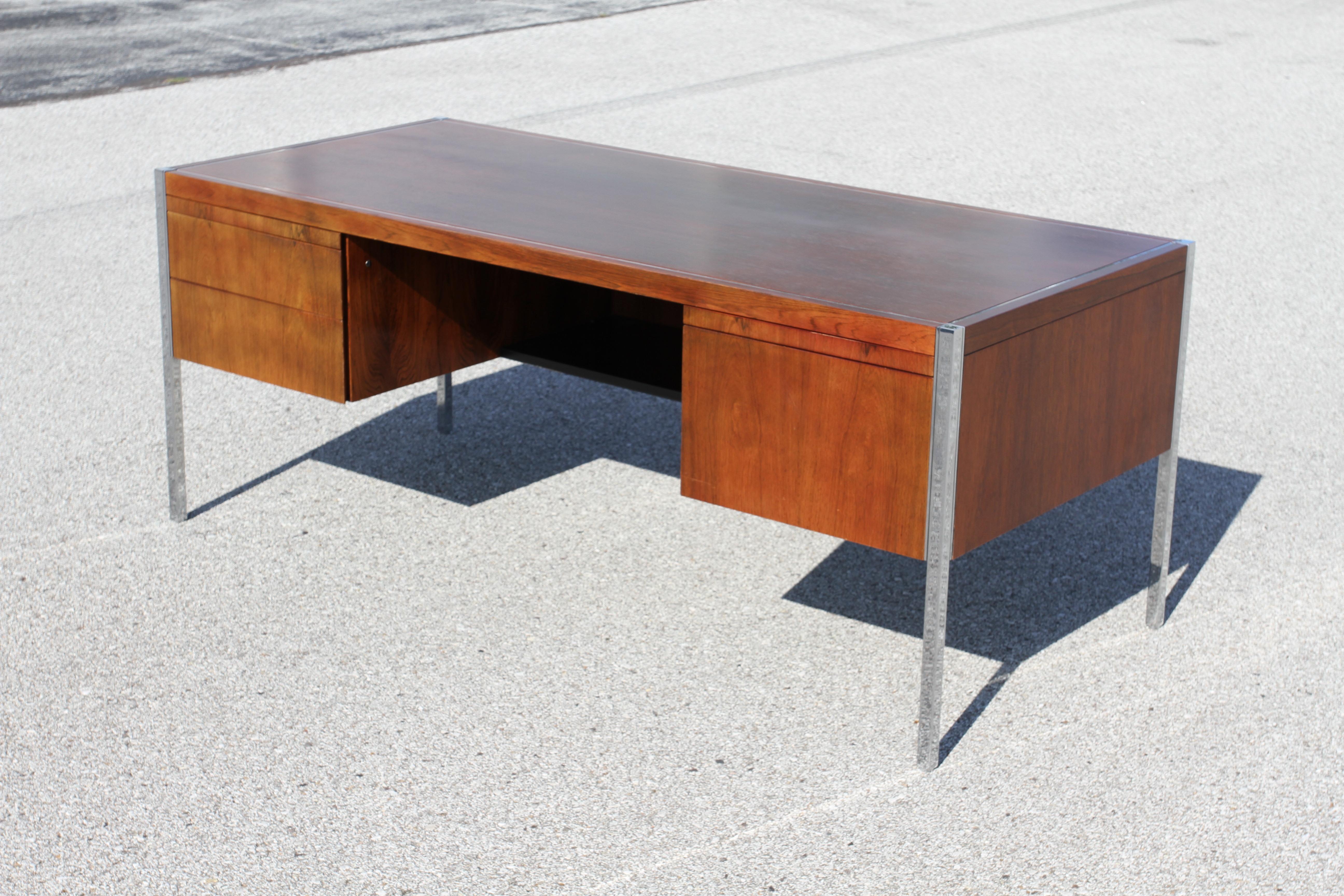 American Richard Schultz for Knoll 1960s Mid-Century Modern Rosewood Executive Desk #4146 For Sale