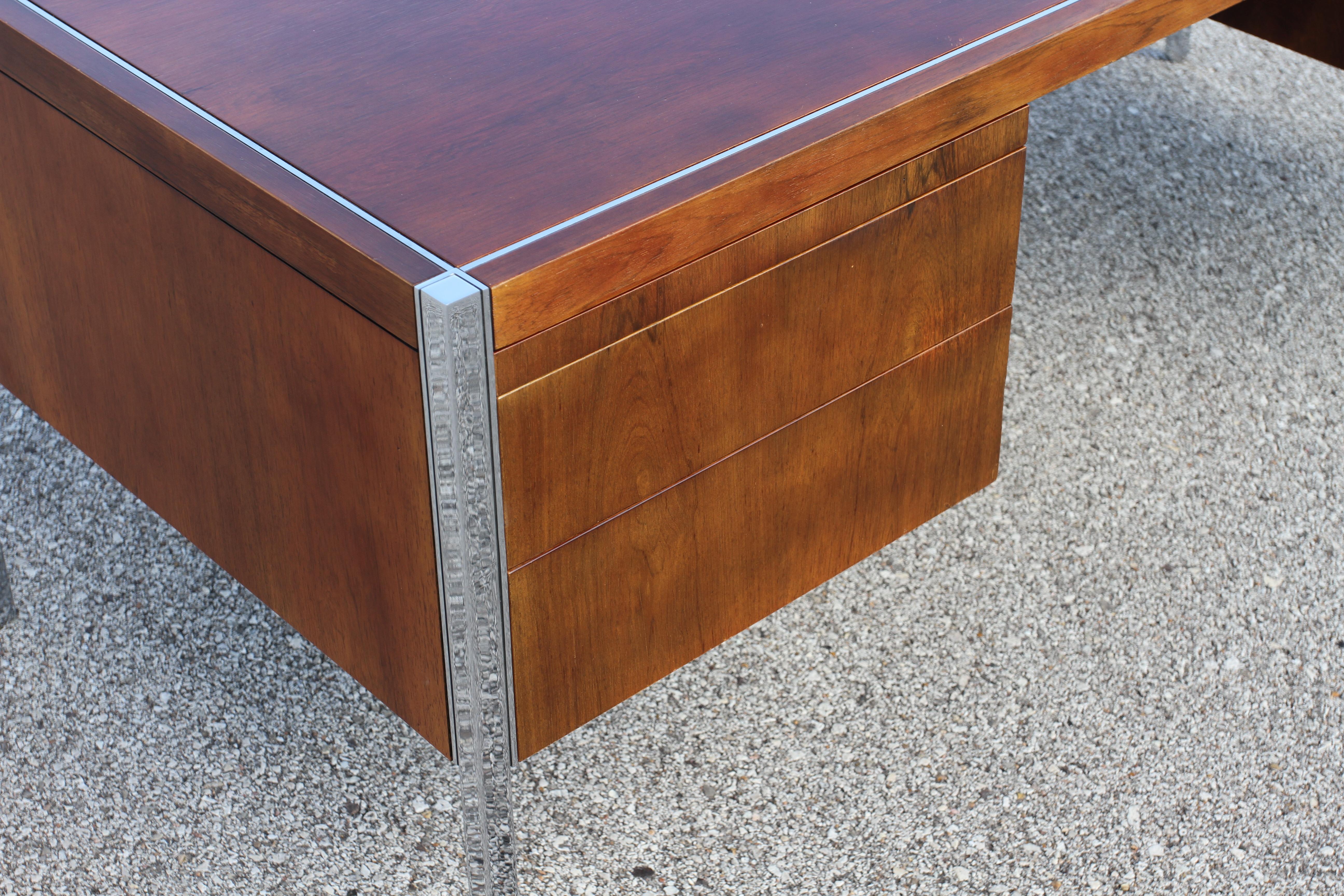 Richard Schultz for Knoll 1960s Mid-Century Modern Rosewood Executive Desk #4146 For Sale 1