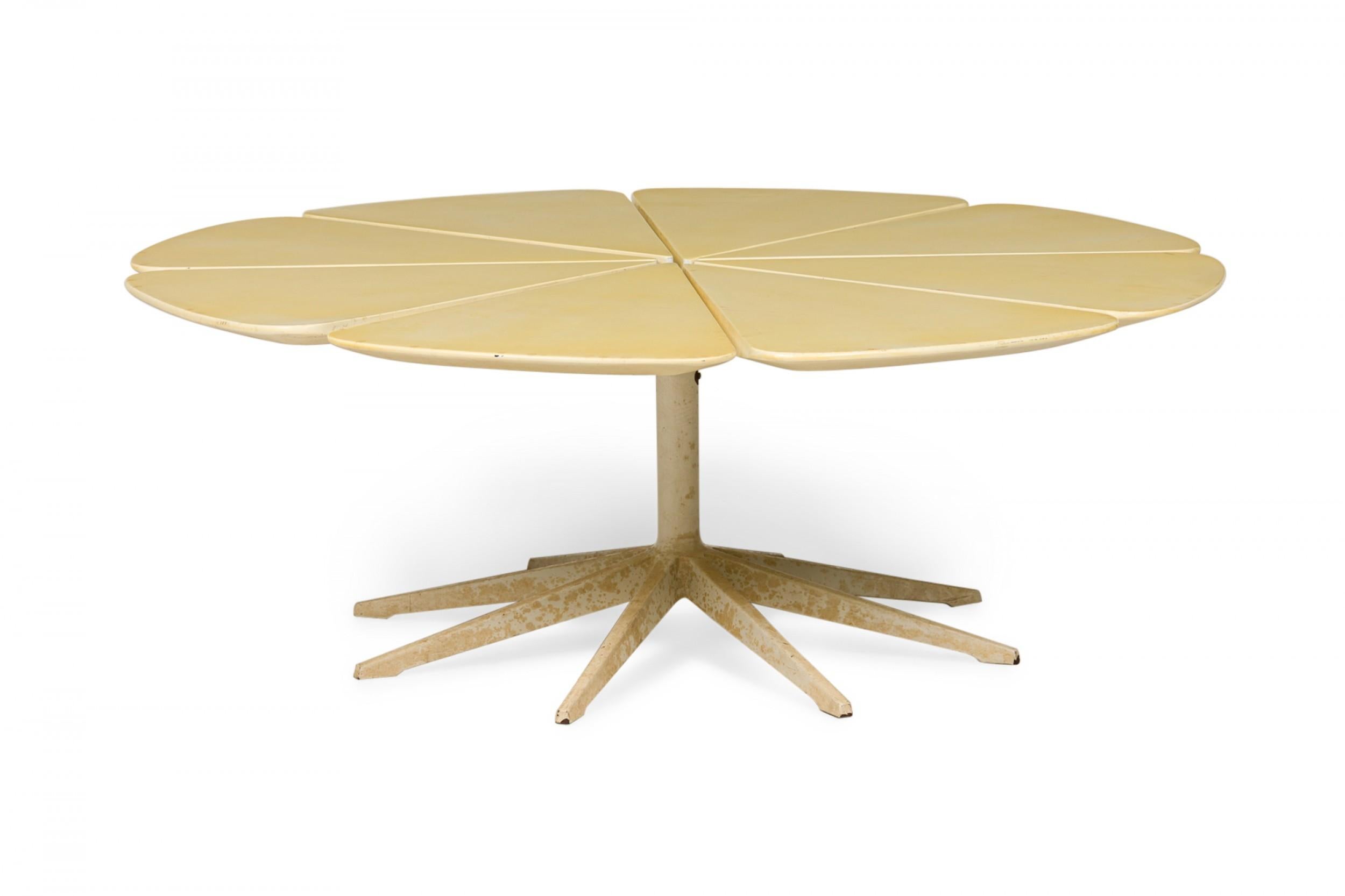 American Richard Schultz for Knoll International Beige Lacquered 'Petal' Coffee Table For Sale